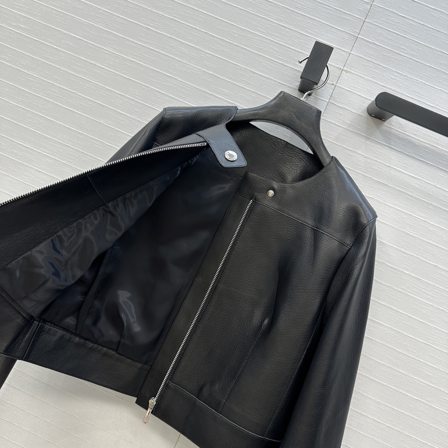 独家首发❤️高端原单品质H高智感穿搭，马术风真皮夹克外套！本季必入不可错过的单品！定制荔枝纹 100%进
