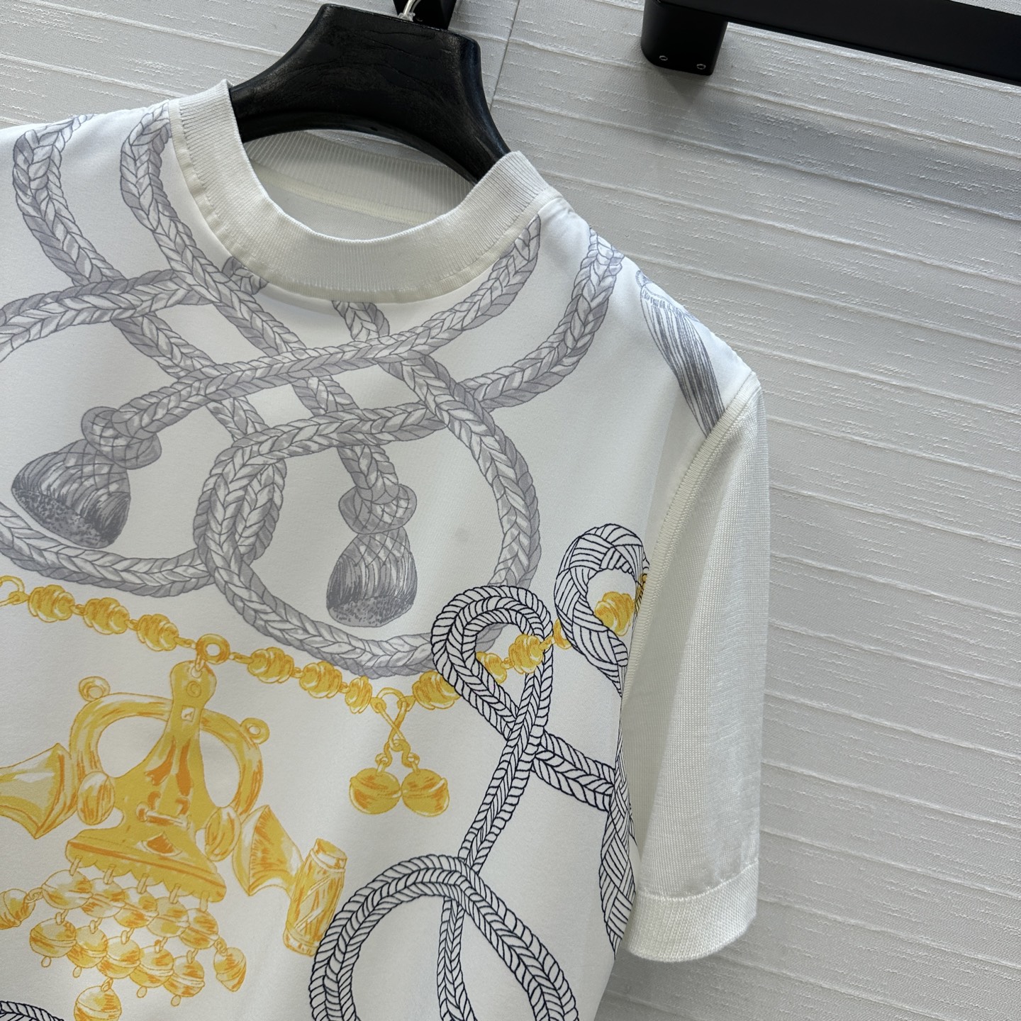 爆单推荐❤️He*m*26新品马鞍印花拼接针织上衣！印花面拼接绢丝羊毛混纺纱线细腻柔软的手感无敌赞！经典