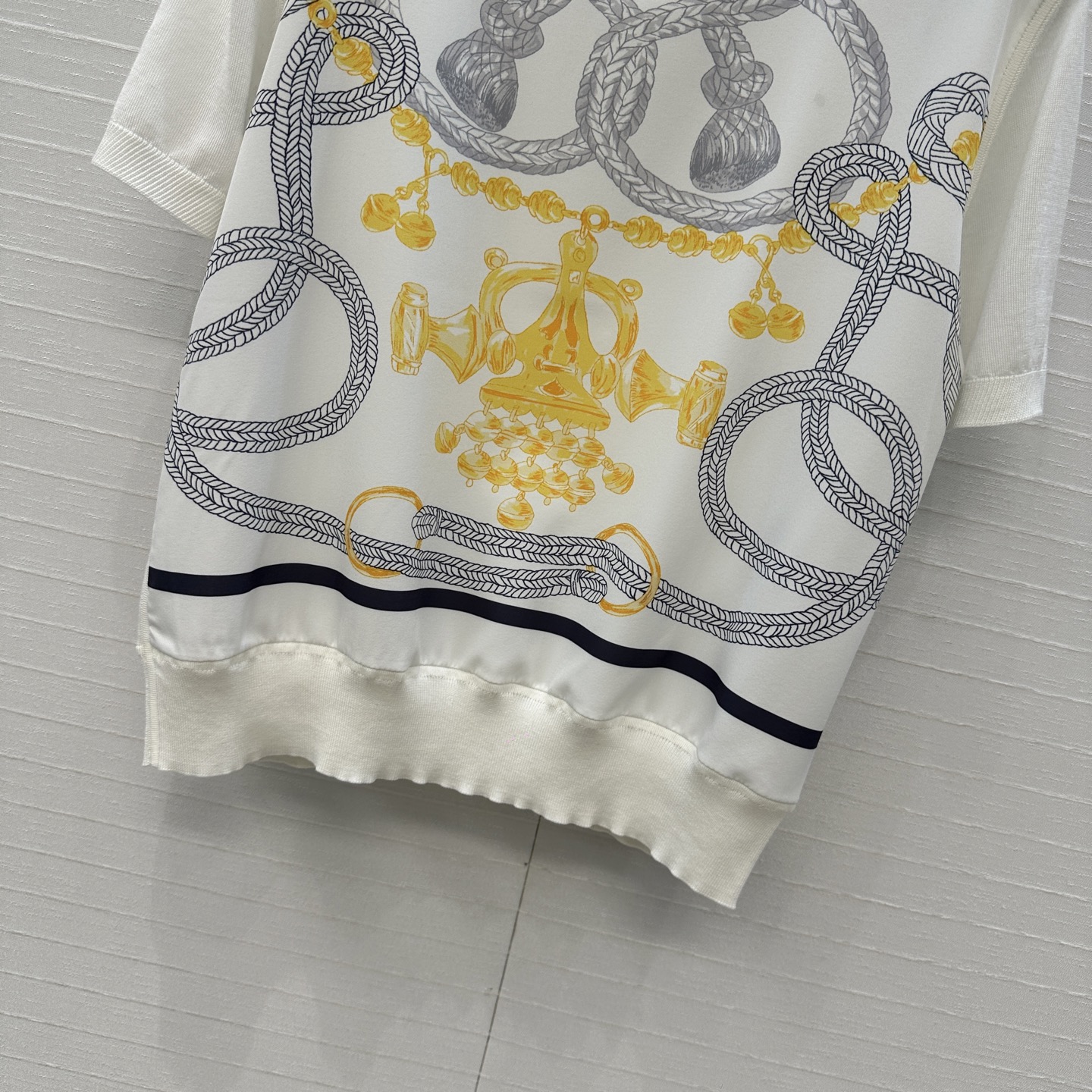 爆单推荐❤️He*m*26新品马鞍印花拼接针织上衣！印花面拼接绢丝羊毛混纺纱线细腻柔软的手感无敌赞！经典