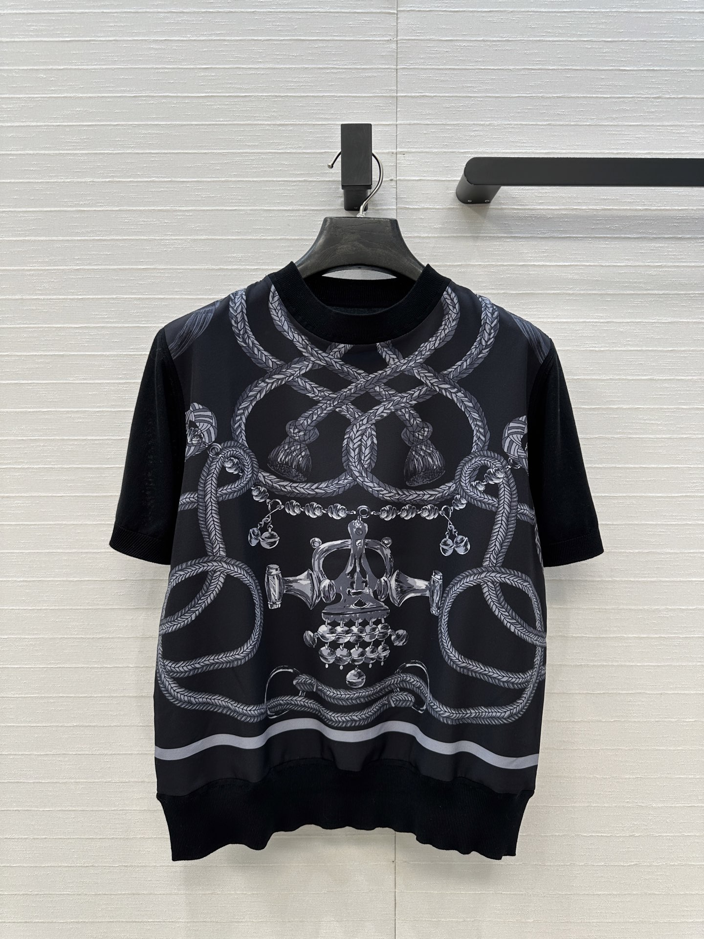 爆单推荐❤️He*m*26新品马鞍印花拼接针织上衣！印花面拼接绢丝羊毛混纺纱线细腻柔软的手感无敌赞！经典