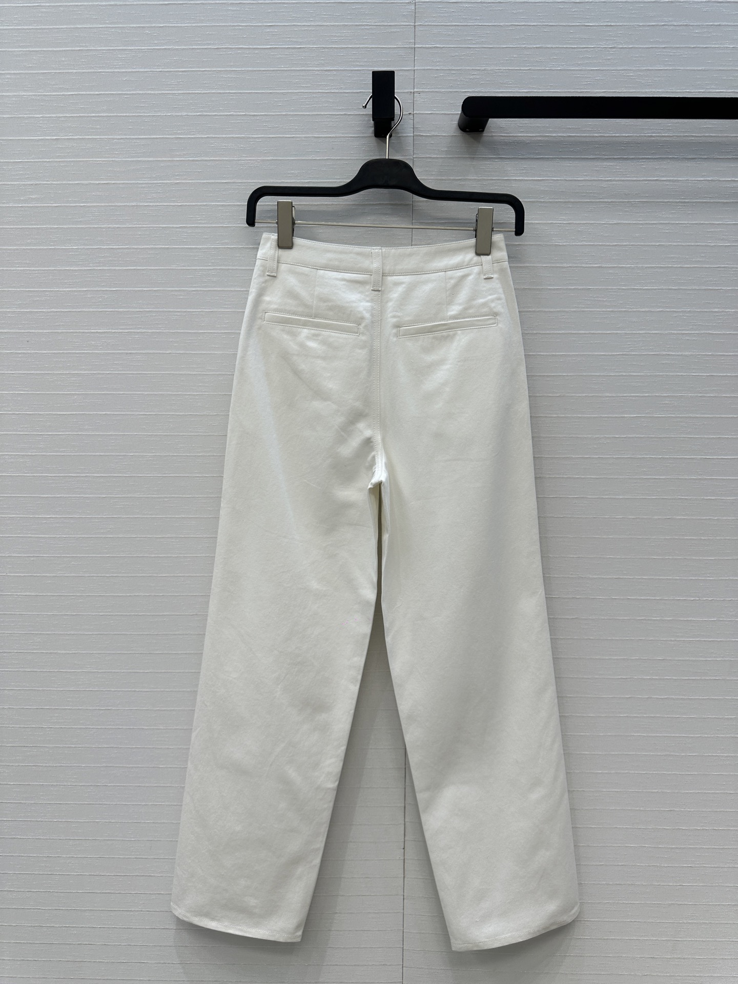 强烈推荐，tote*风26新品扭缝牛仔裤，白色牛仔跟春夏的适配度太高了，小直筒裤型上身自带帅气高级感！衣