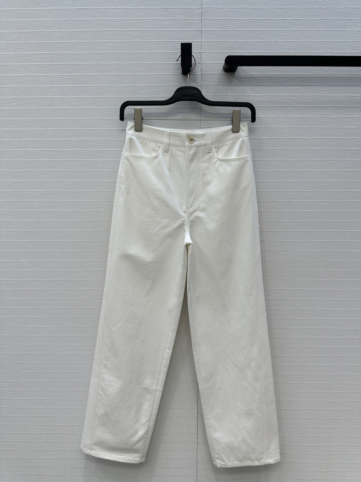 强烈推荐，tote*风26新品扭缝牛仔裤，白色牛仔跟春夏的适配度太高了，小直筒裤型上身自带帅气高级感！衣