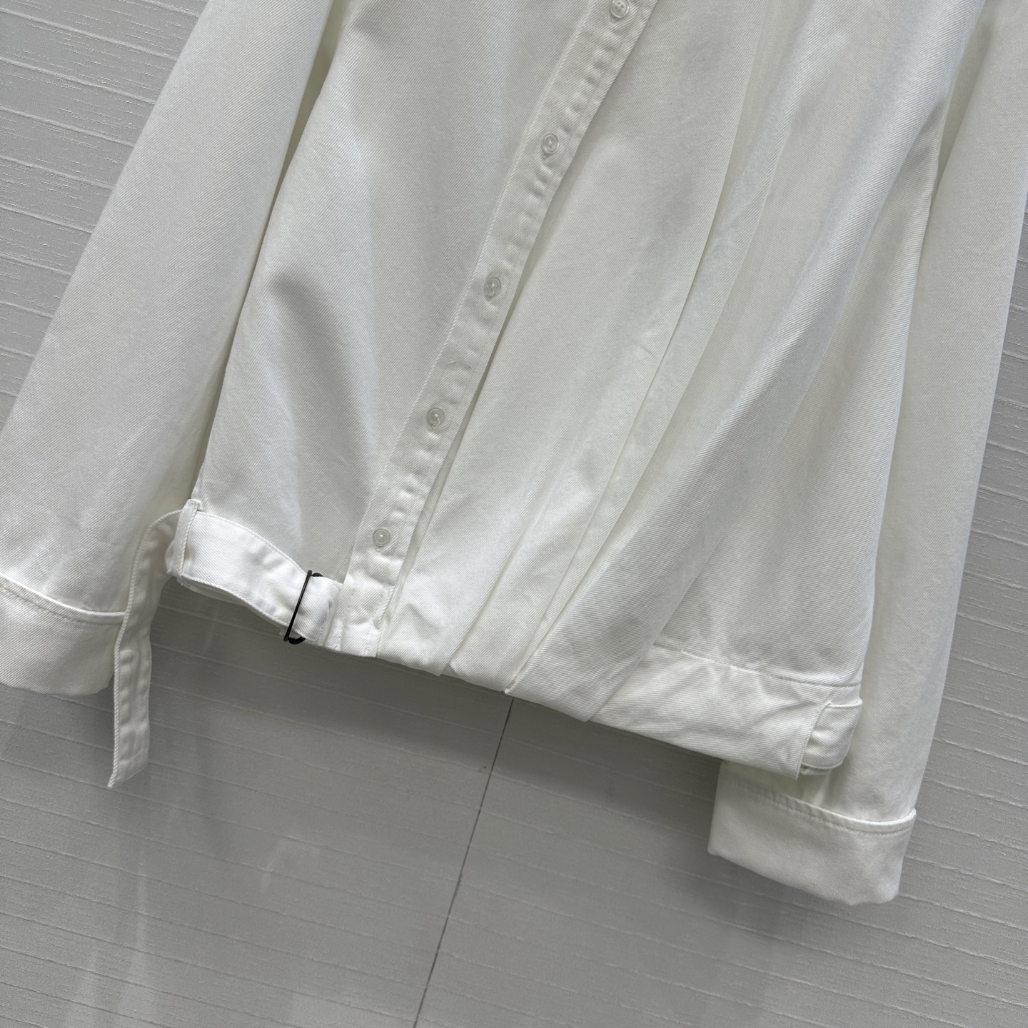 爆单推荐♥️原单品质！Lw高智感时髦精穿搭！斜扣搭位解构设计感牛仔夹克外套！摩登时髦收褶下摆干净利落又不