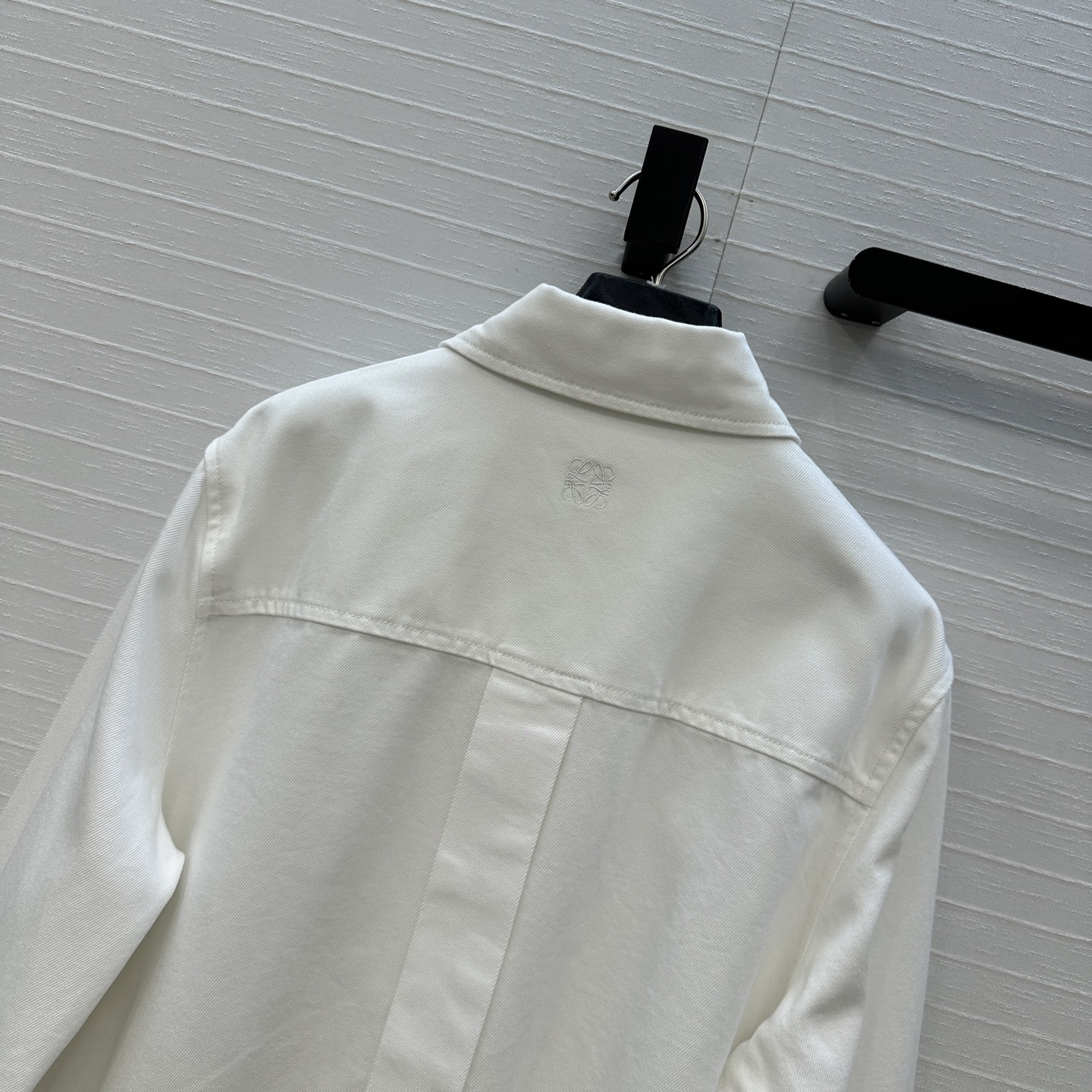 爆单推荐♥️原单品质！Lw高智感时髦精穿搭！斜扣搭位解构设计感牛仔夹克外套！摩登时髦收褶下摆干净利落又不