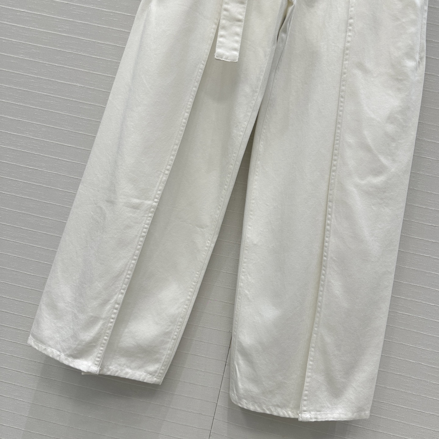 爆单推荐♥️原单品质！Lw高智感时髦精穿搭！斜扣搭位解构设计感牛仔夹克外套！摩登时髦收褶下摆干净利落又不