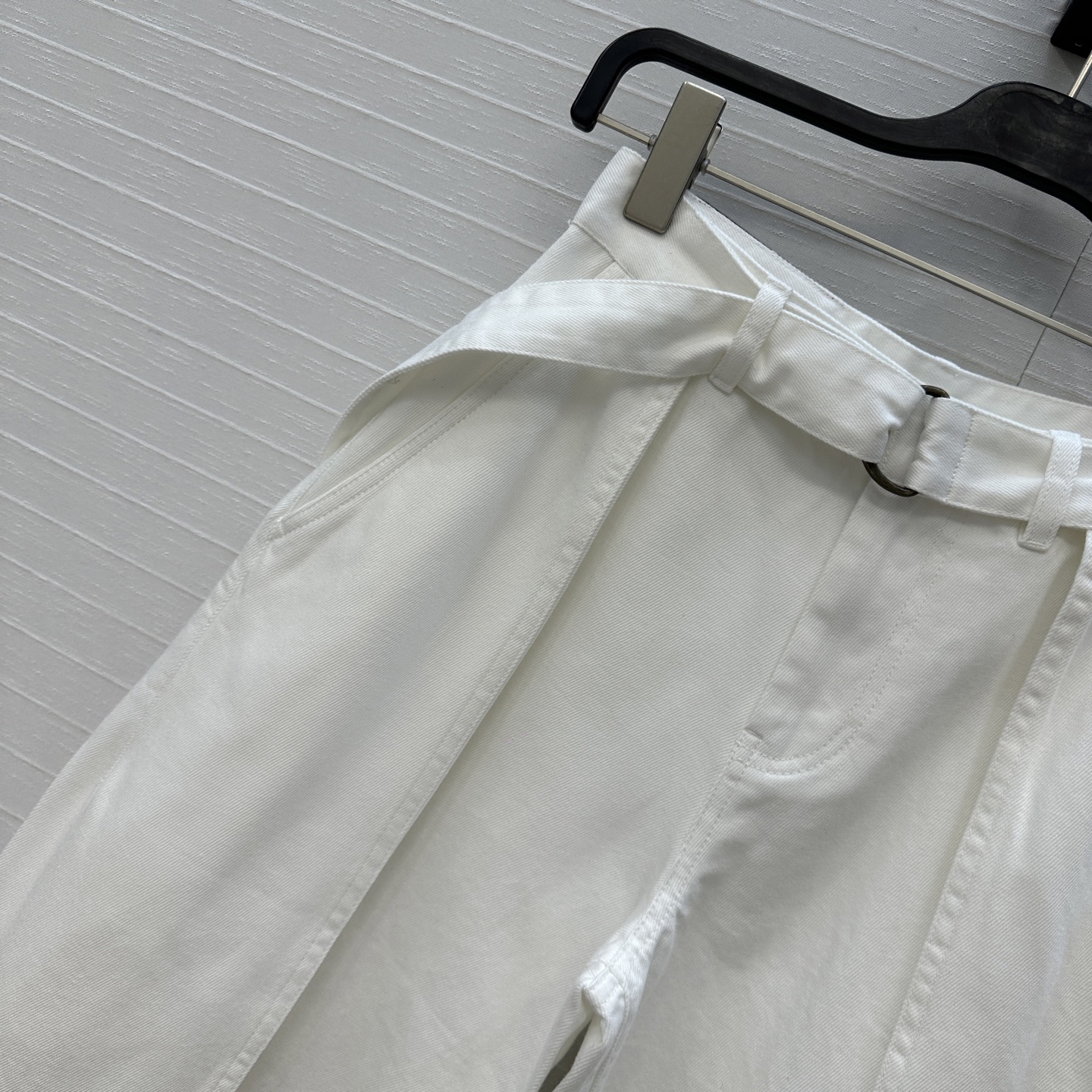 爆单推荐♥️原单品质！Lw高智感时髦精穿搭！斜扣搭位解构设计感牛仔夹克外套！摩登时髦收褶下摆干净利落又不