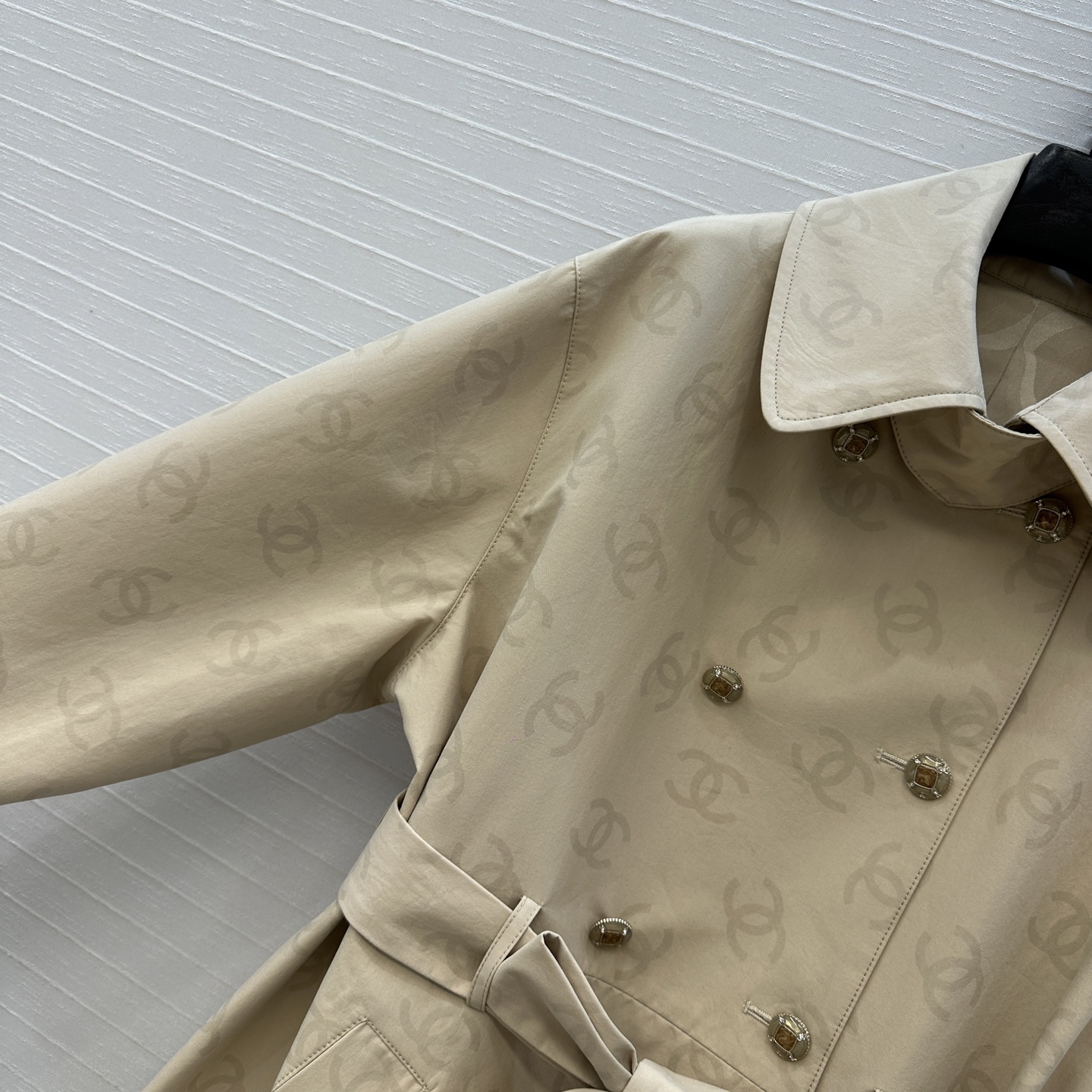 独家首发❤️高端品质Coco女孩25b新品，暗纹提花logo短风衣！低调奢华高级感，开发定制蚕丝棉面料！