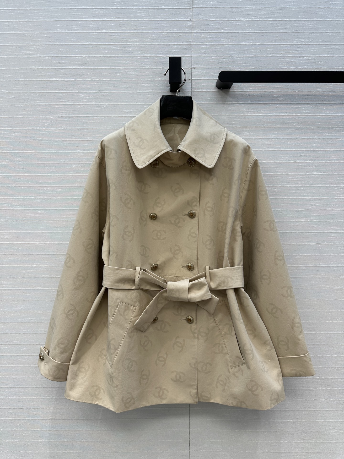 独家首发❤️高端品质Coco女孩25b新品，暗纹提花logo短风衣！低调奢华高级感，开发定制蚕丝棉面料！