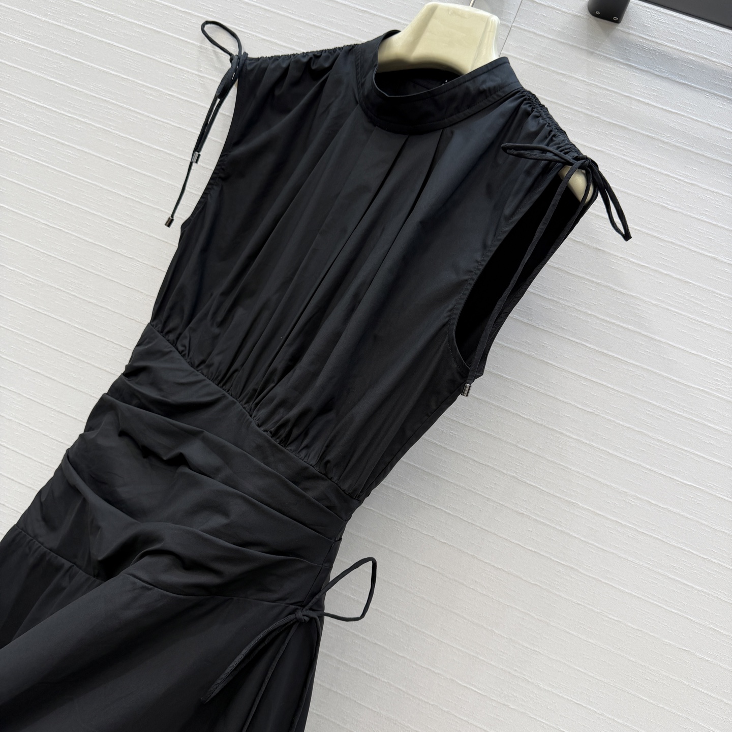 强烈推荐❤️3.1 phil*早春系列 无袖立领连衣裙，优雅知性风，肩部抽绳系带可调节设计，高腰线 不规