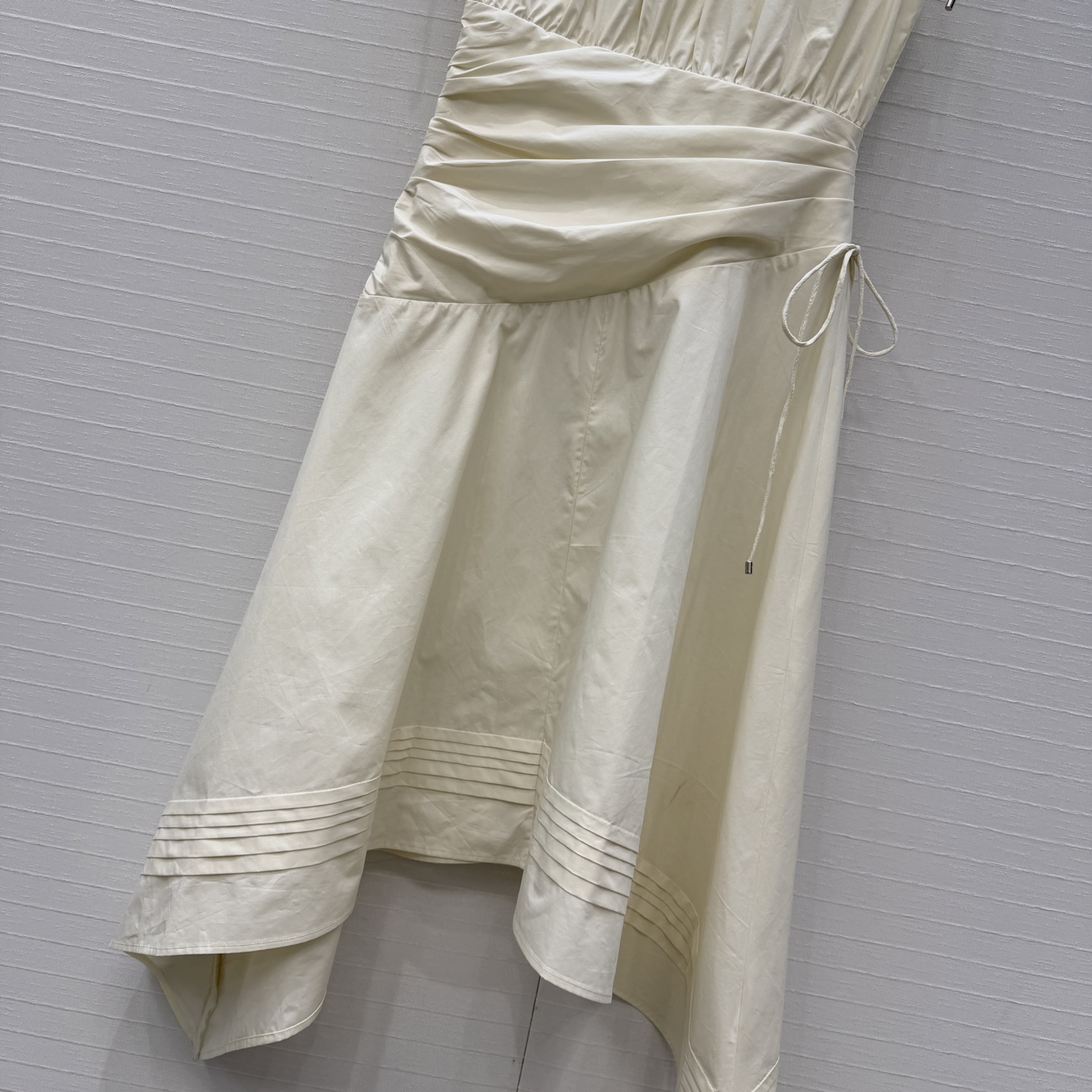 强烈推荐❤️3.1 phil*早春系列 无袖立领连衣裙，优雅知性风，肩部抽绳系带可调节设计，高腰线 不规