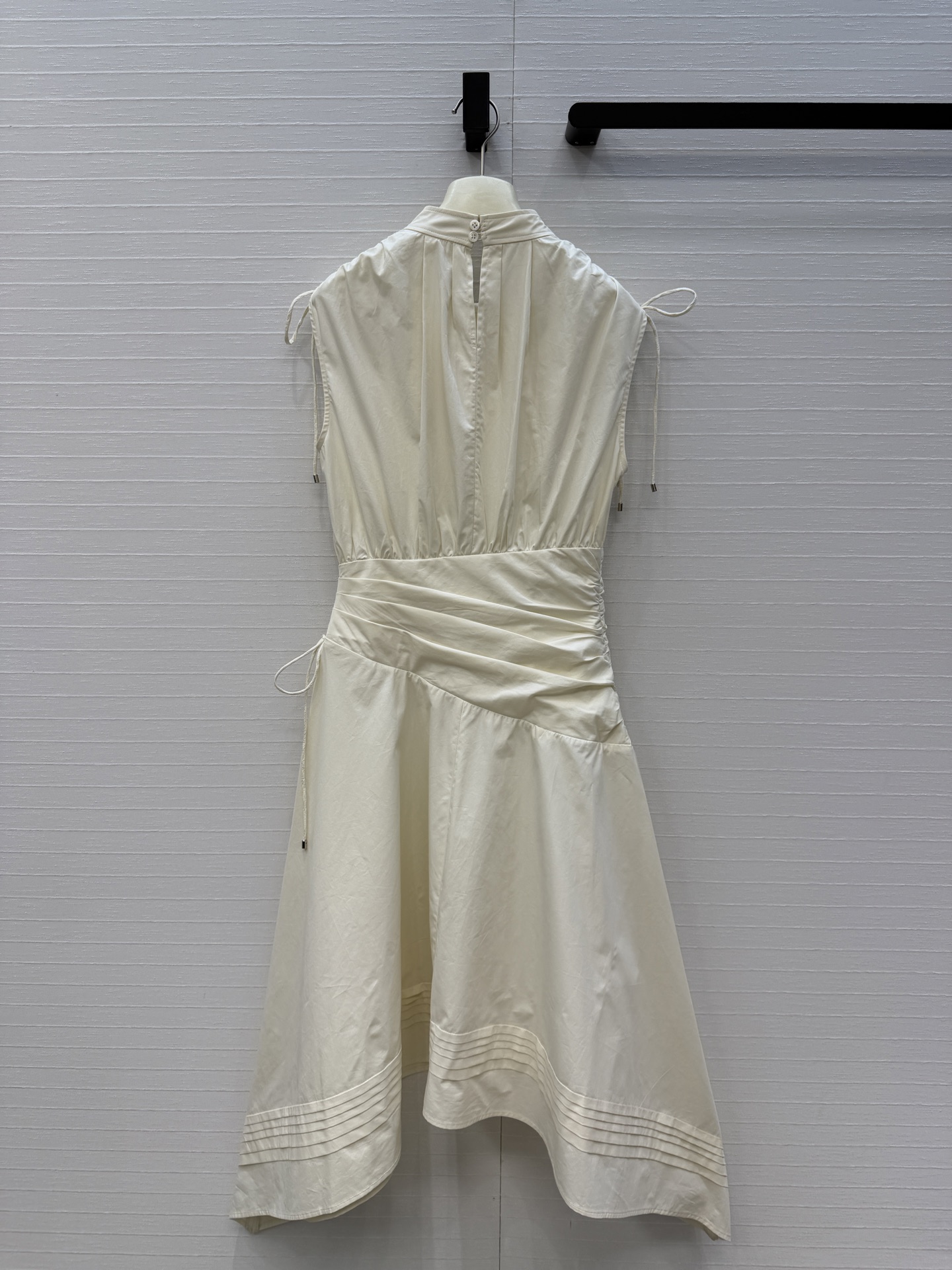 强烈推荐❤️3.1 phil*早春系列 无袖立领连衣裙，优雅知性风，肩部抽绳系带可调节设计，高腰线 不规