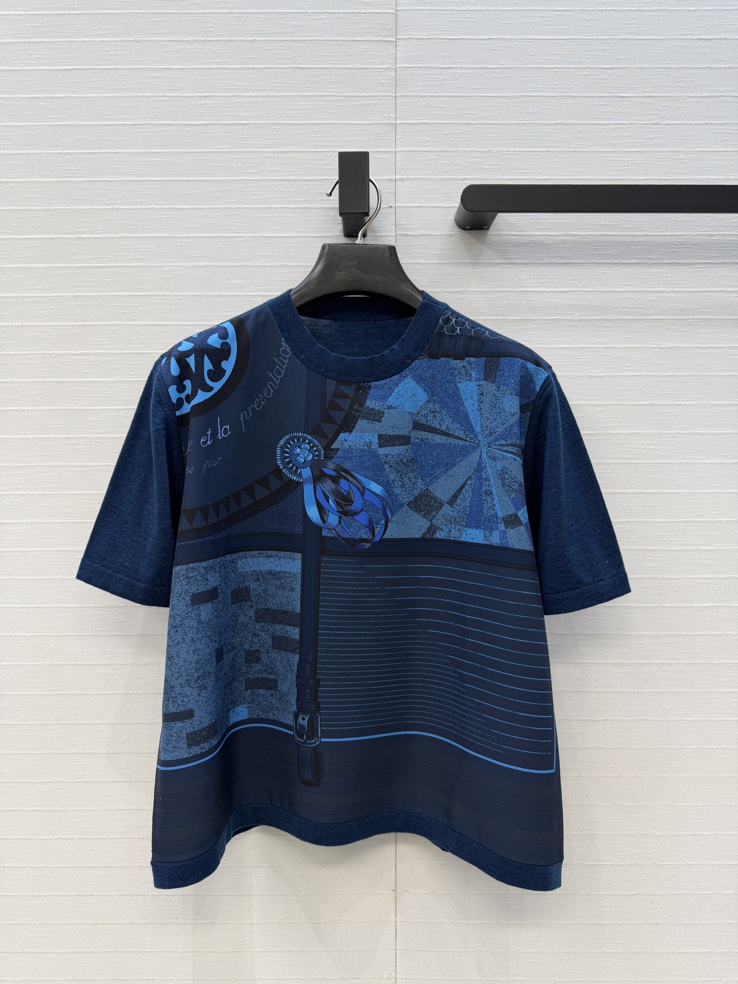 爆单推荐❤️He*m*26新品解构印花拼接针织上衣！印花面拼接羊毛混纺纱线细腻柔软的手感无敌赞！经典基础