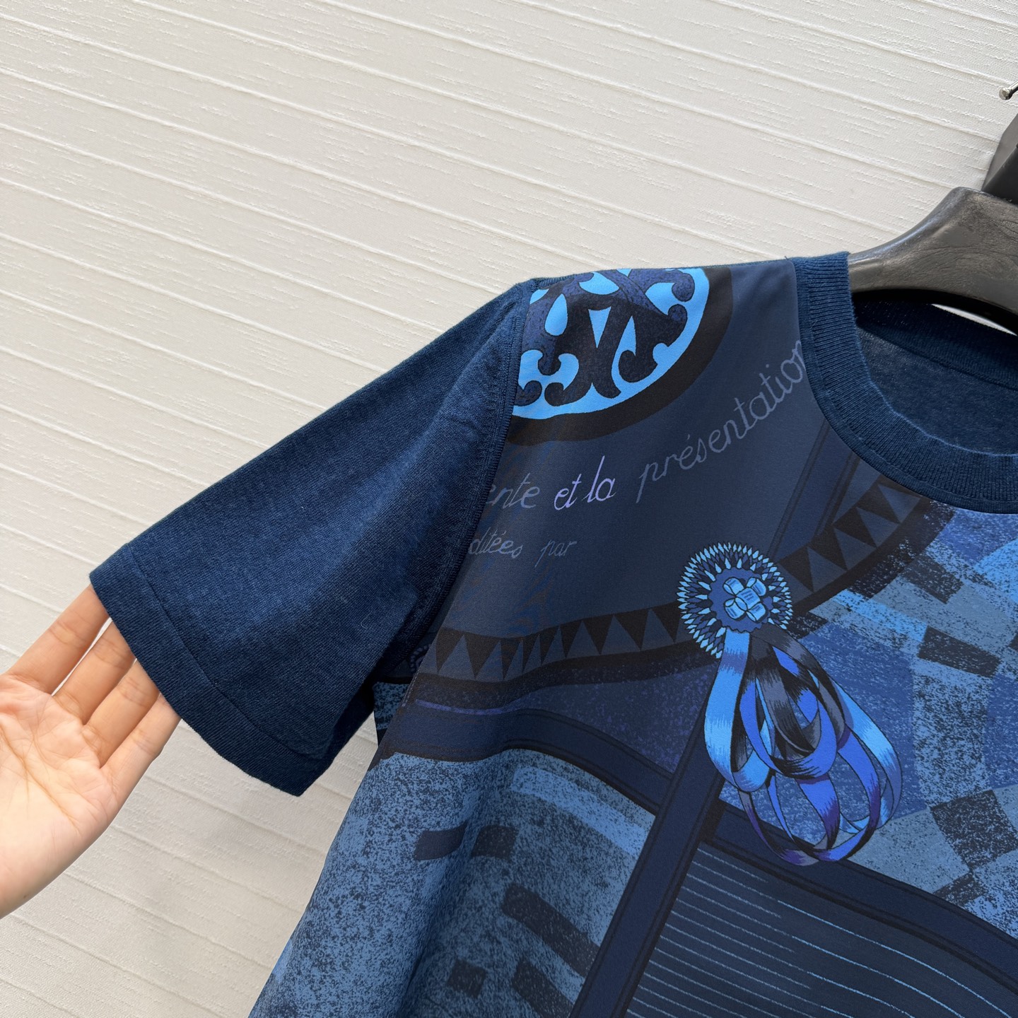 爆单推荐❤️He*m*26新品解构印花拼接针织上衣！印花面拼接羊毛混纺纱线细腻柔软的手感无敌赞！经典基础