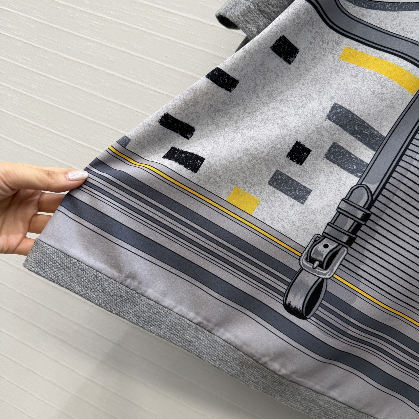 爆单推荐❤️He*m*26新品解构印花拼接针织上衣！印花面拼接羊毛混纺纱线细腻柔软的手感无敌赞！经典基础