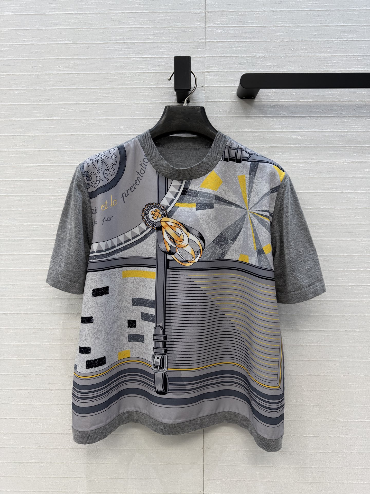 爆单推荐❤️He*m*26新品解构印花拼接针织上衣！印花面拼接羊毛混纺纱线细腻柔软的手感无敌赞！经典基础