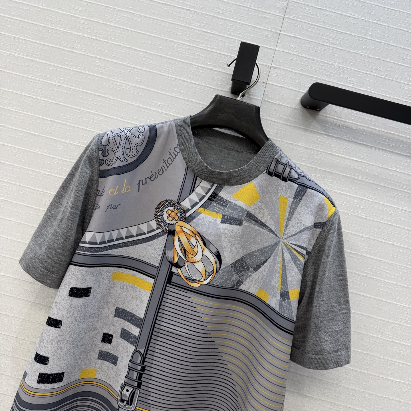 爆单推荐❤️He*m*26新品解构印花拼接针织上衣！印花面拼接羊毛混纺纱线细腻柔软的手感无敌赞！经典基础