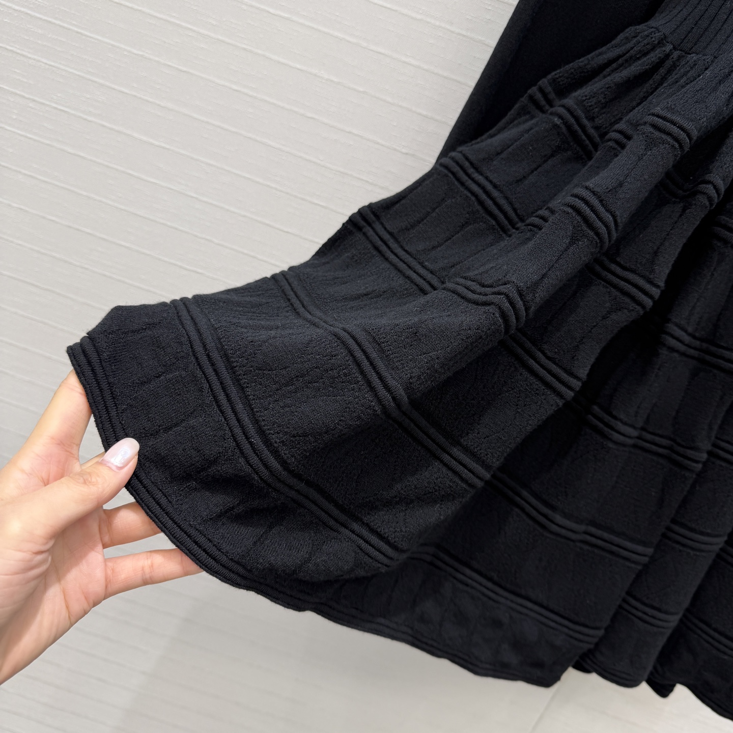 强烈推荐❤️Alai*经典款Crinoline羊毛针织连衣裙，大方领设计凸显颈部线条，腰部收紧剪裁蓬蓬裙