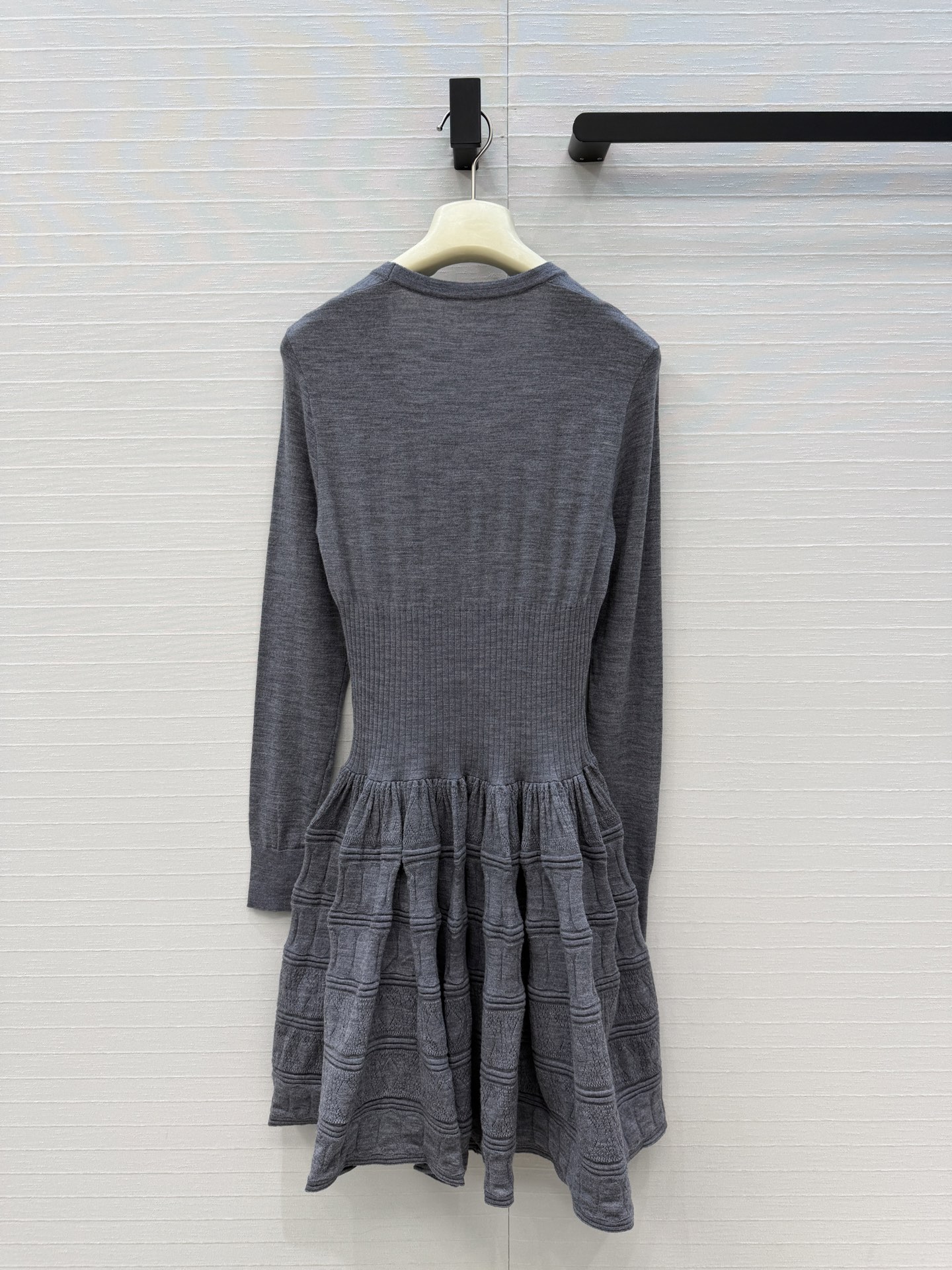 强烈推荐❤️Alai*经典款Crinoline羊毛针织连衣裙，大方领设计凸显颈部线条，腰部收紧剪裁蓬蓬裙