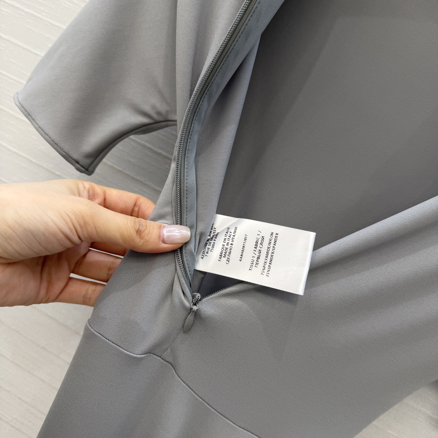 独家首发❤️Alai*新品褶皱立领短袖连衣裙，优雅性感迷人气质上身美到没朋友！气质垂领弹性包裹打造身体的