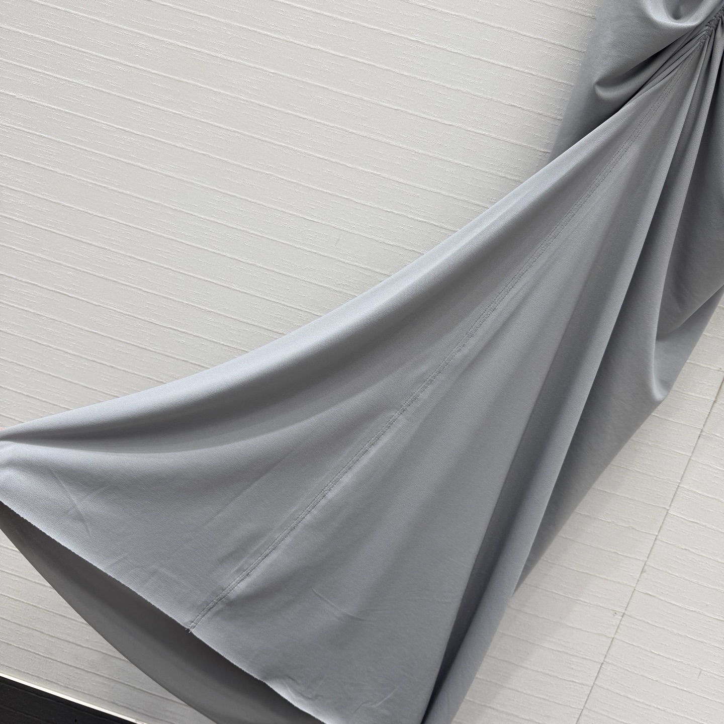 独家首发❤️Alai*新品褶皱立领短袖连衣裙，优雅性感迷人气质上身美到没朋友！气质垂领弹性包裹打造身体的