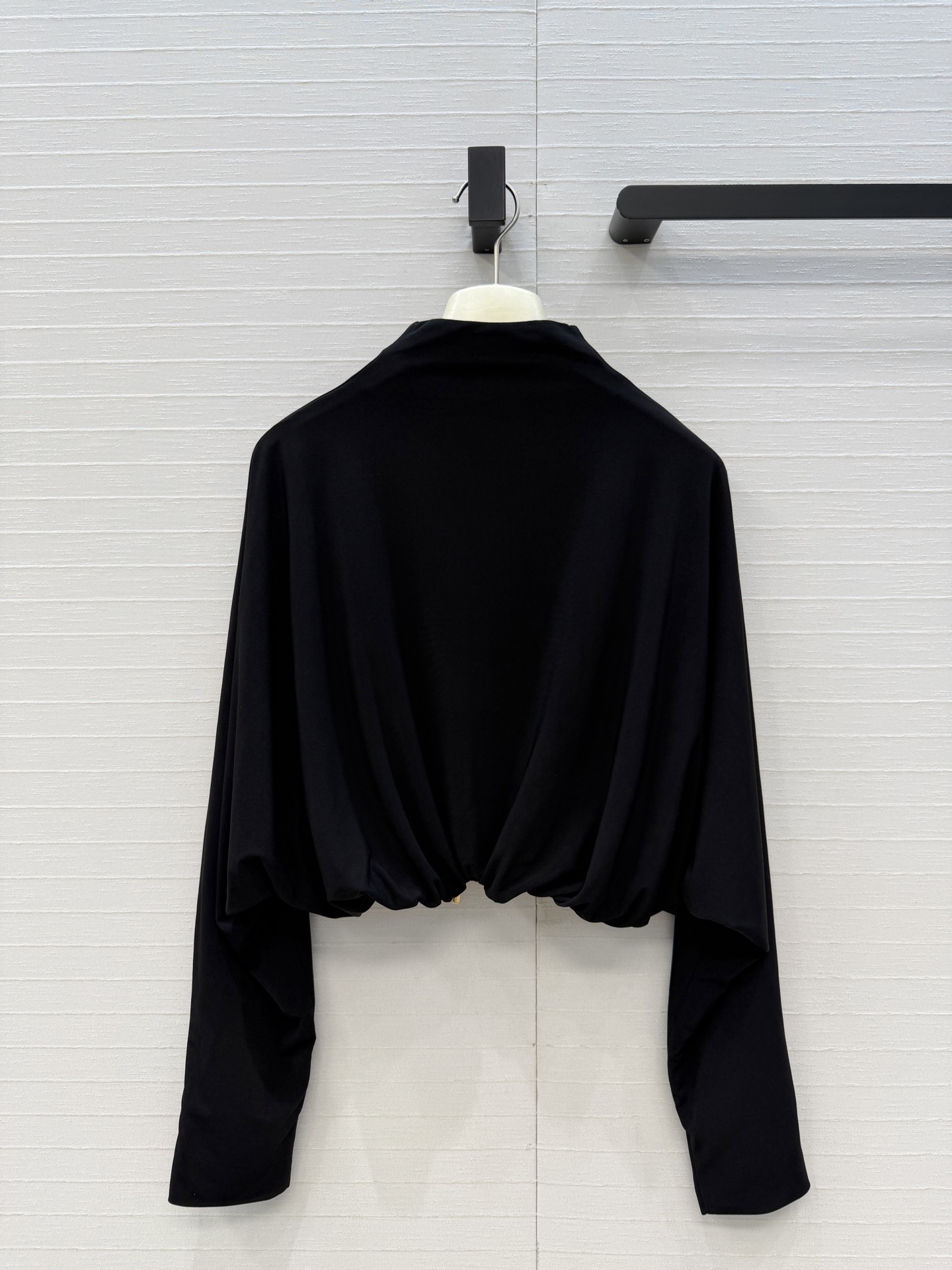 独家首发❤️Al*新品秦舒培同款褶皱套装，立领拉链缩褶摆夹克 宽松短款剪裁 ➕高腰垂褶不对称开叉半身裙，