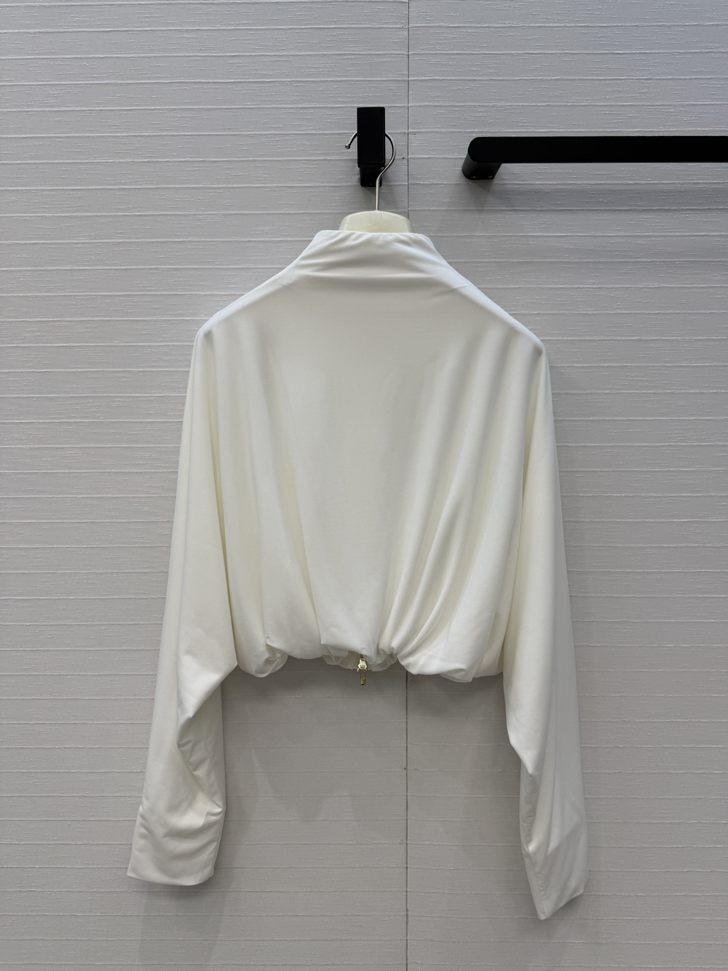 独家首发❤️Al*新品秦舒培同款褶皱套装，立领拉链缩褶摆夹克 宽松短款剪裁 ➕高腰垂褶不对称开叉半身裙，