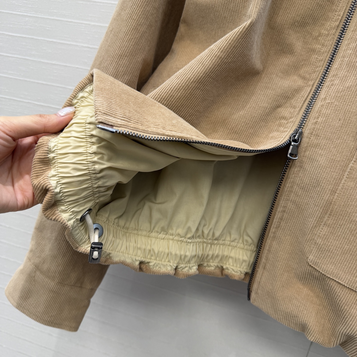 独家首发，高端品质❤️Bc 新品意式高奢极简主义，灯芯绒休闲夹克外套！下摆松紧抽绳设计 短款宽松版型不挑