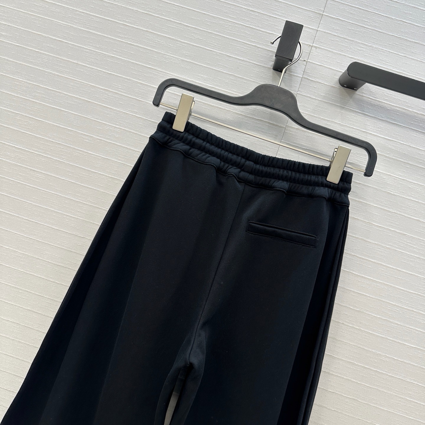 独家首发❤️Alai*26新品时髦精穿搭！花瓣边慢跑休闲裤！抽绳松紧腰 开叉裤腿设计弧边造型打破基础款的