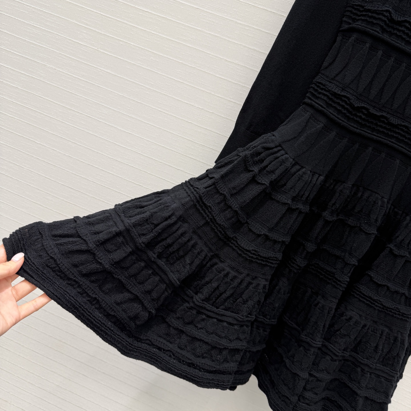 强烈推荐❤️Alai*经典款Crinoline羊毛针织蛋糕层连衣裙，修身剪裁勾勒女性曲线，裙摆蓬松立体，