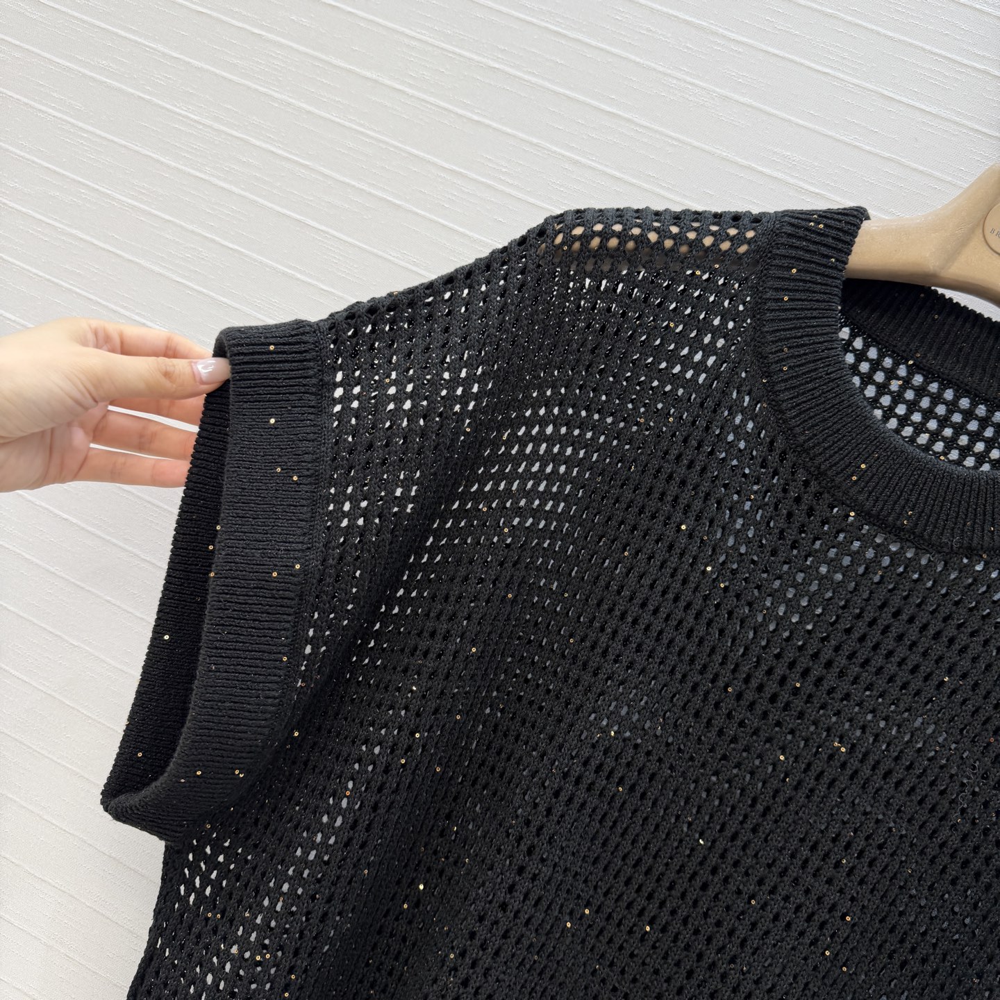 高端原单品质🍒Bc老钱风穿搭，缕空针织马甲上衣。慵懒自在的氛围感！意大利美学金银珠片 天爽亚麻纱线重工奢