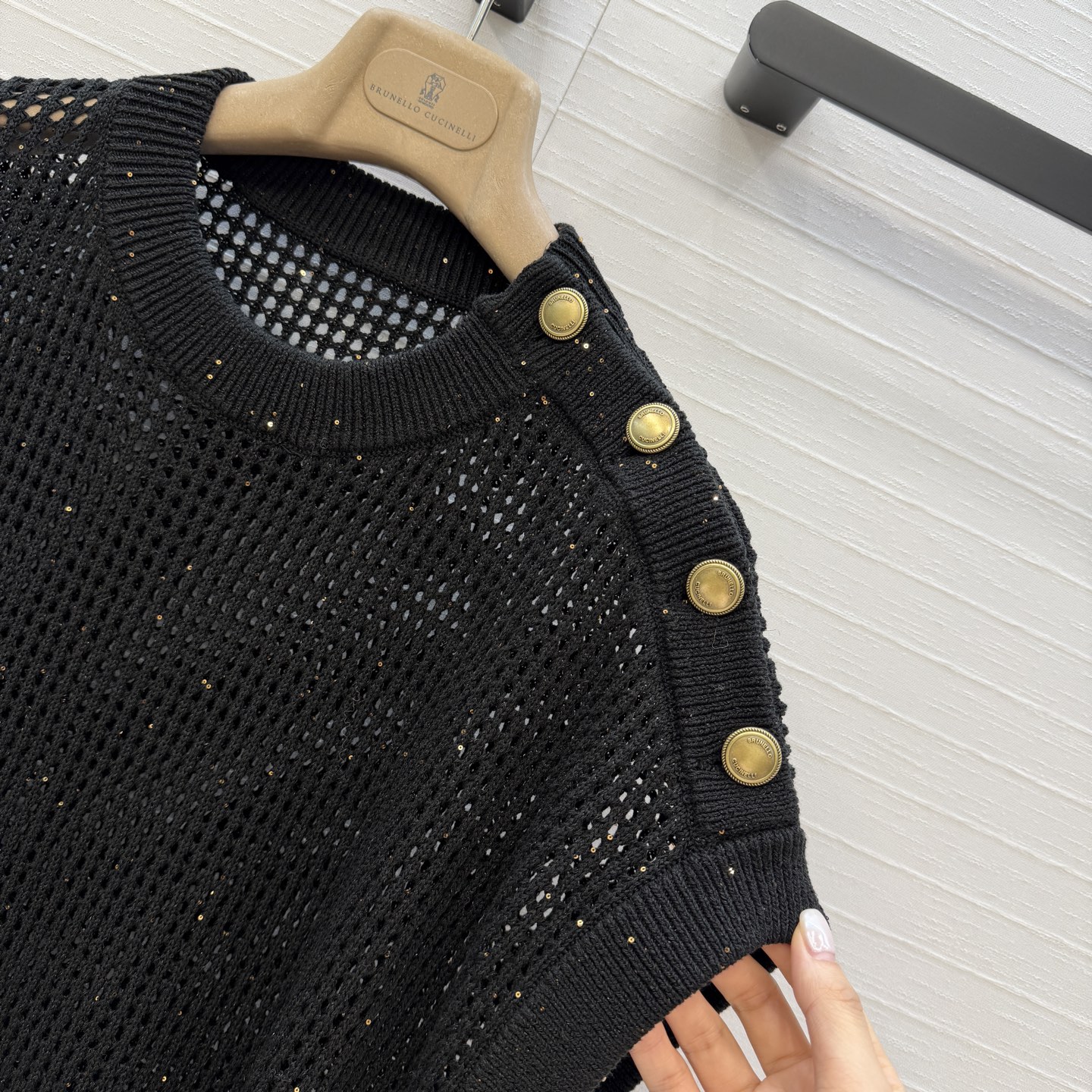 高端原单品质🍒Bc老钱风穿搭，缕空针织马甲上衣。慵懒自在的氛围感！意大利美学金银珠片 天爽亚麻纱线重工奢