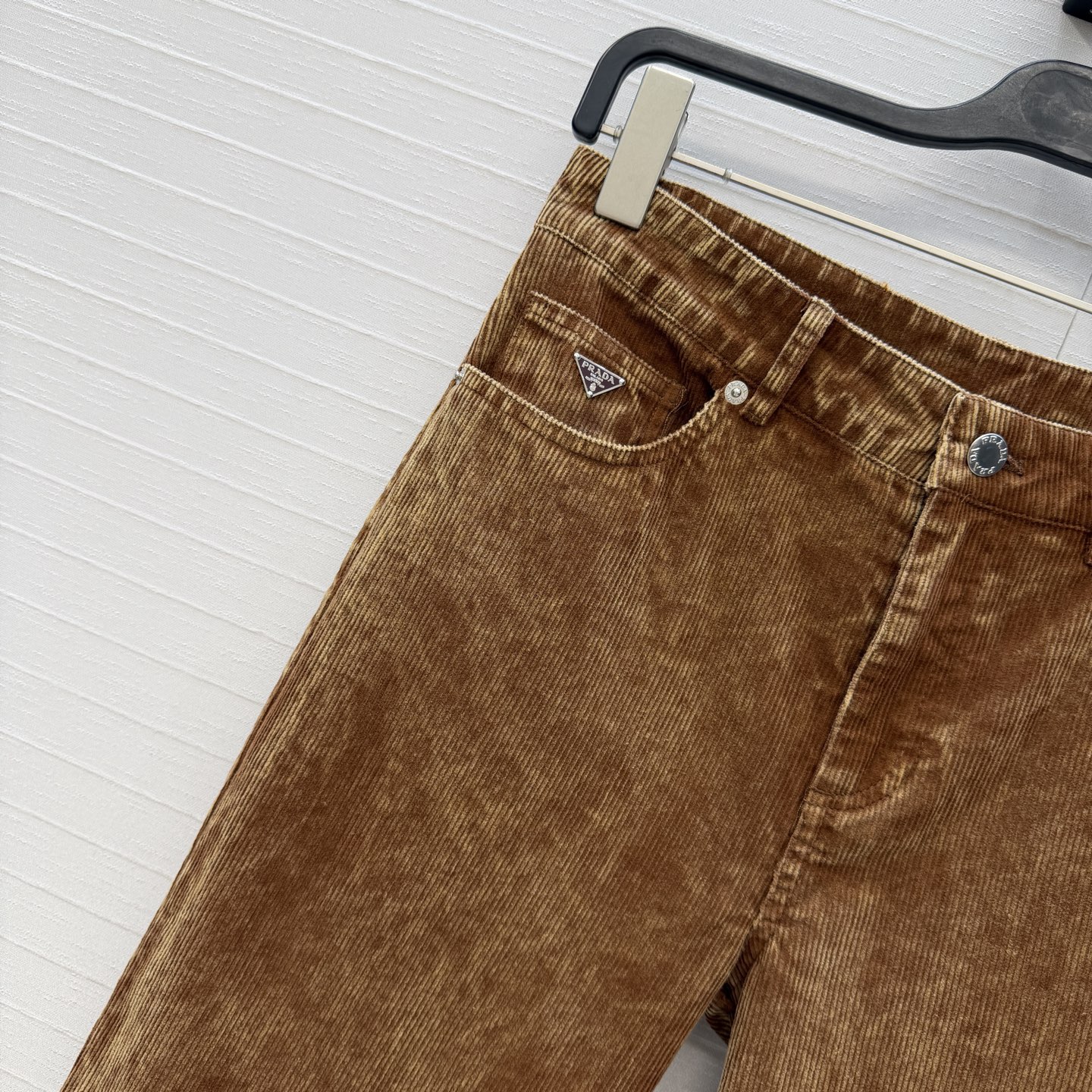 强烈推荐❤️Pra*新品雪花灯芯绒微喇裤！高街时髦百搭单品！中高腰版型上身显瘦又高挑！可甜可盐版型百搭不