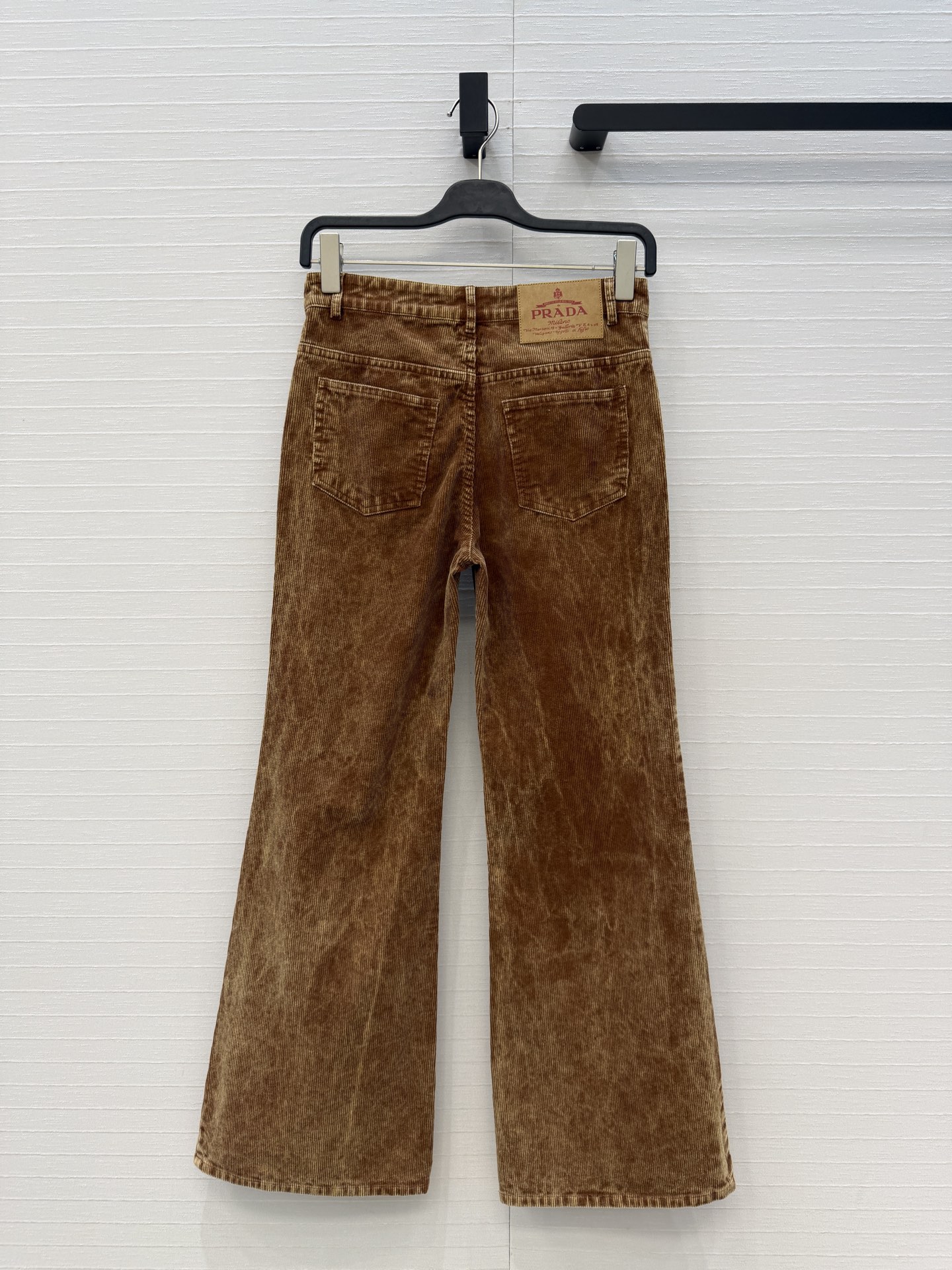 强烈推荐❤️Pra*新品雪花灯芯绒微喇裤！高街时髦百搭单品！中高腰版型上身显瘦又高挑！可甜可盐版型百搭不