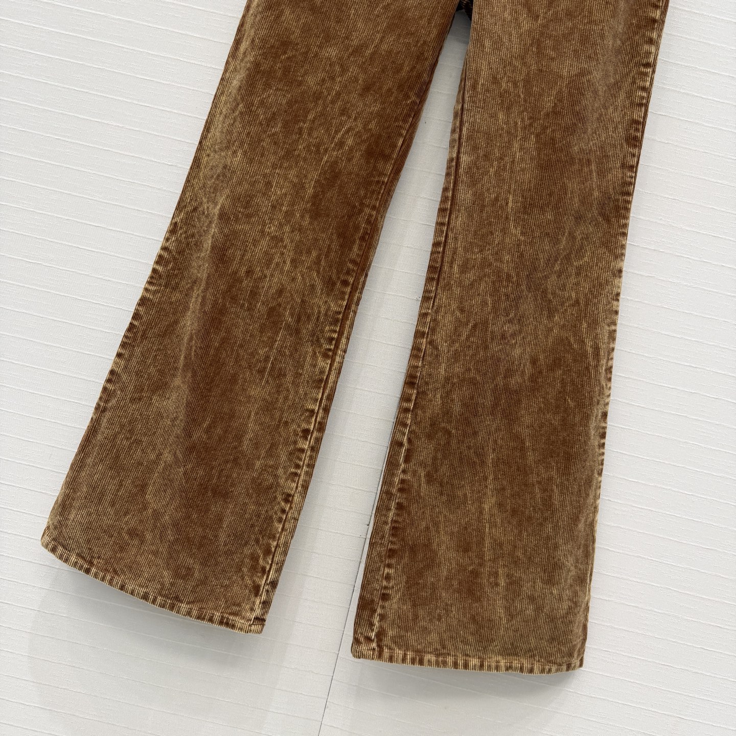 强烈推荐❤️Pra*新品雪花灯芯绒微喇裤！高街时髦百搭单品！中高腰版型上身显瘦又高挑！可甜可盐版型百搭不