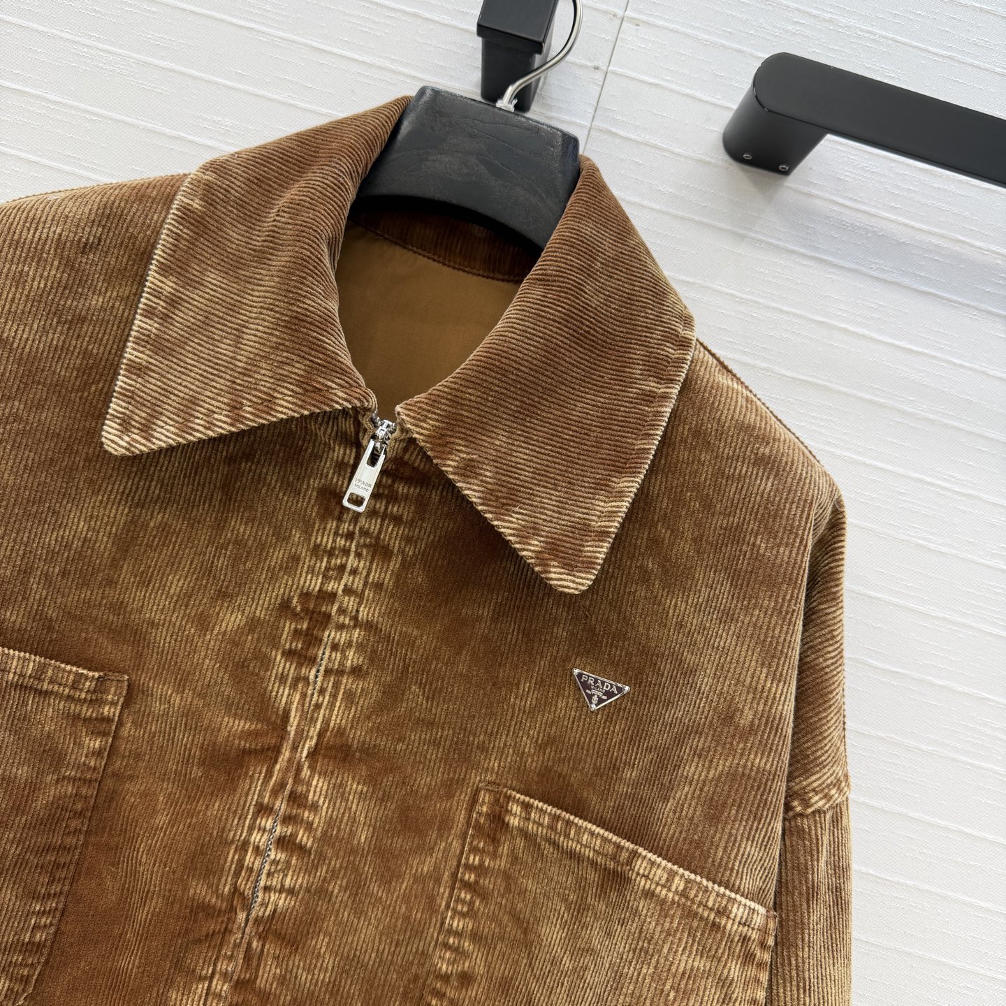 强烈推荐❤️PR高智感穿搭 雪花灯芯绒翻领夹克外套！经典落肩宽松短款 立体剪裁版型百搭又显高挑，定制金属