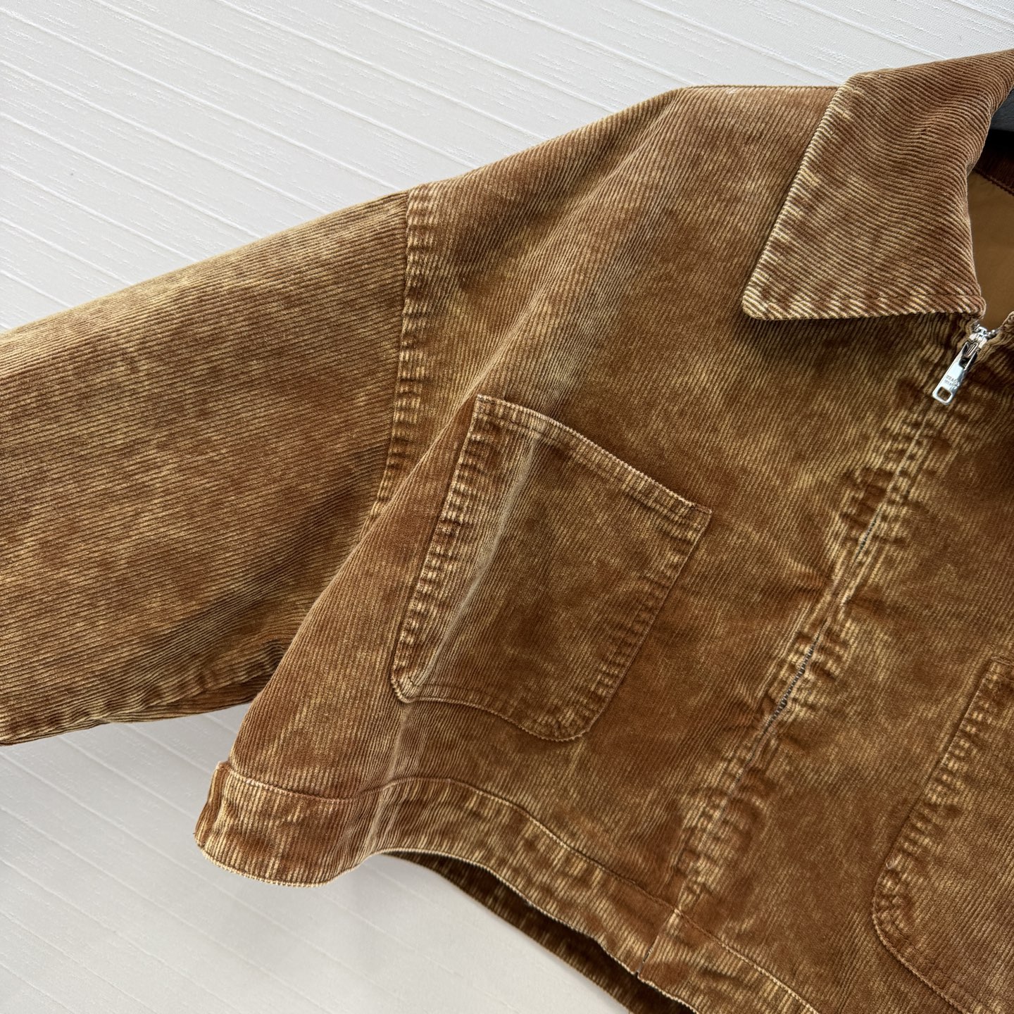 强烈推荐❤️PR高智感穿搭 雪花灯芯绒翻领夹克外套！经典落肩宽松短款 立体剪裁版型百搭又显高挑，定制金属