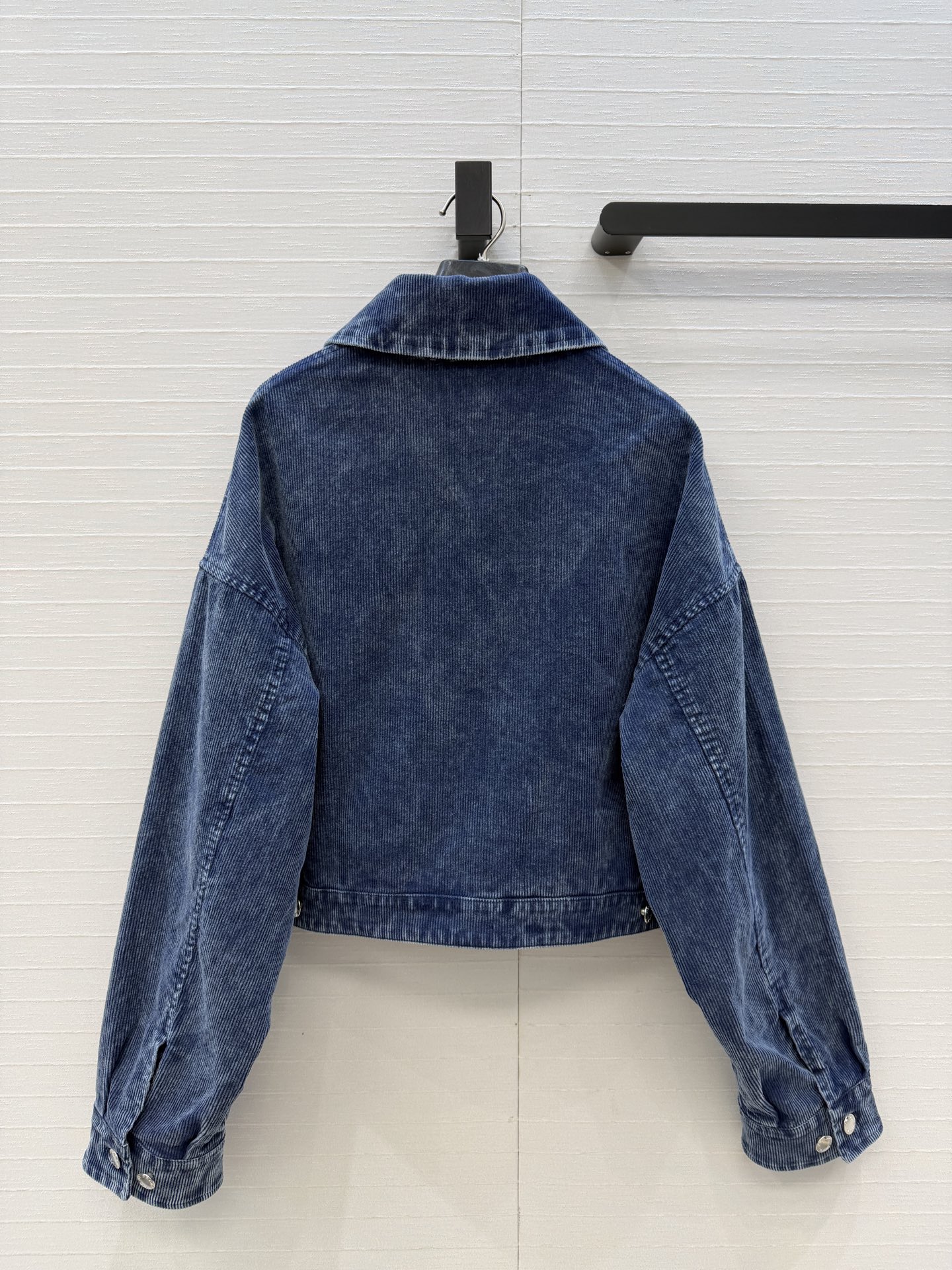 强烈推荐❤️PR高智感穿搭 雪花灯芯绒翻领夹克外套！经典落肩宽松短款 立体剪裁版型百搭又显高挑，定制金属