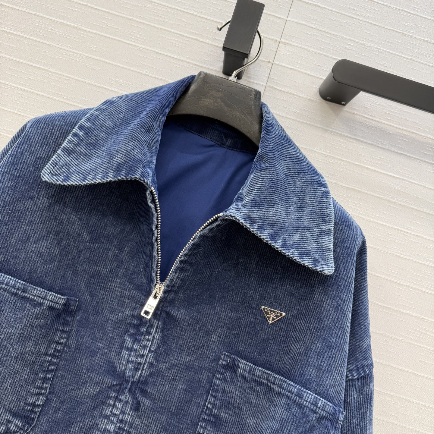 强烈推荐❤️PR高智感穿搭 雪花灯芯绒翻领夹克外套！经典落肩宽松短款 立体剪裁版型百搭又显高挑，定制金属