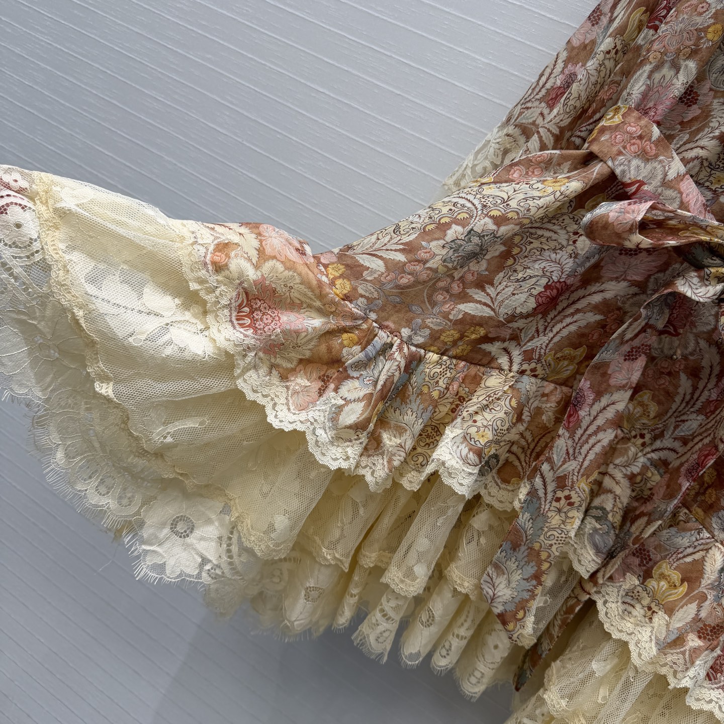 强烈推荐❤️Zm 26早春Rebellion系列蕾丝印花连衣裙，复古印花桑蚕丝亚麻混纺面料，轻盈透气超适