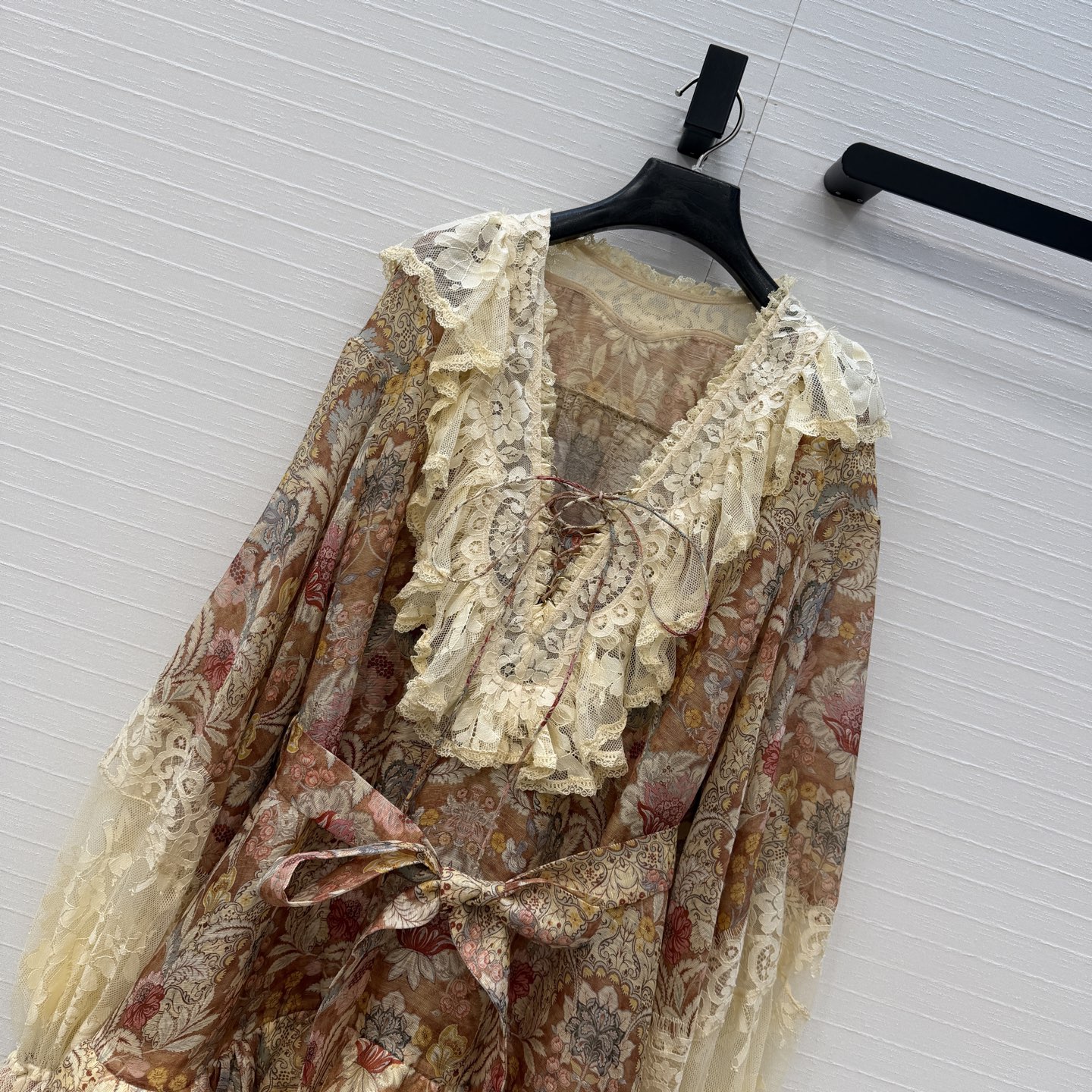 强烈推荐❤️Zm 26早春Rebellion系列蕾丝印花连衣裙，复古印花桑蚕丝亚麻混纺面料，轻盈透气超适