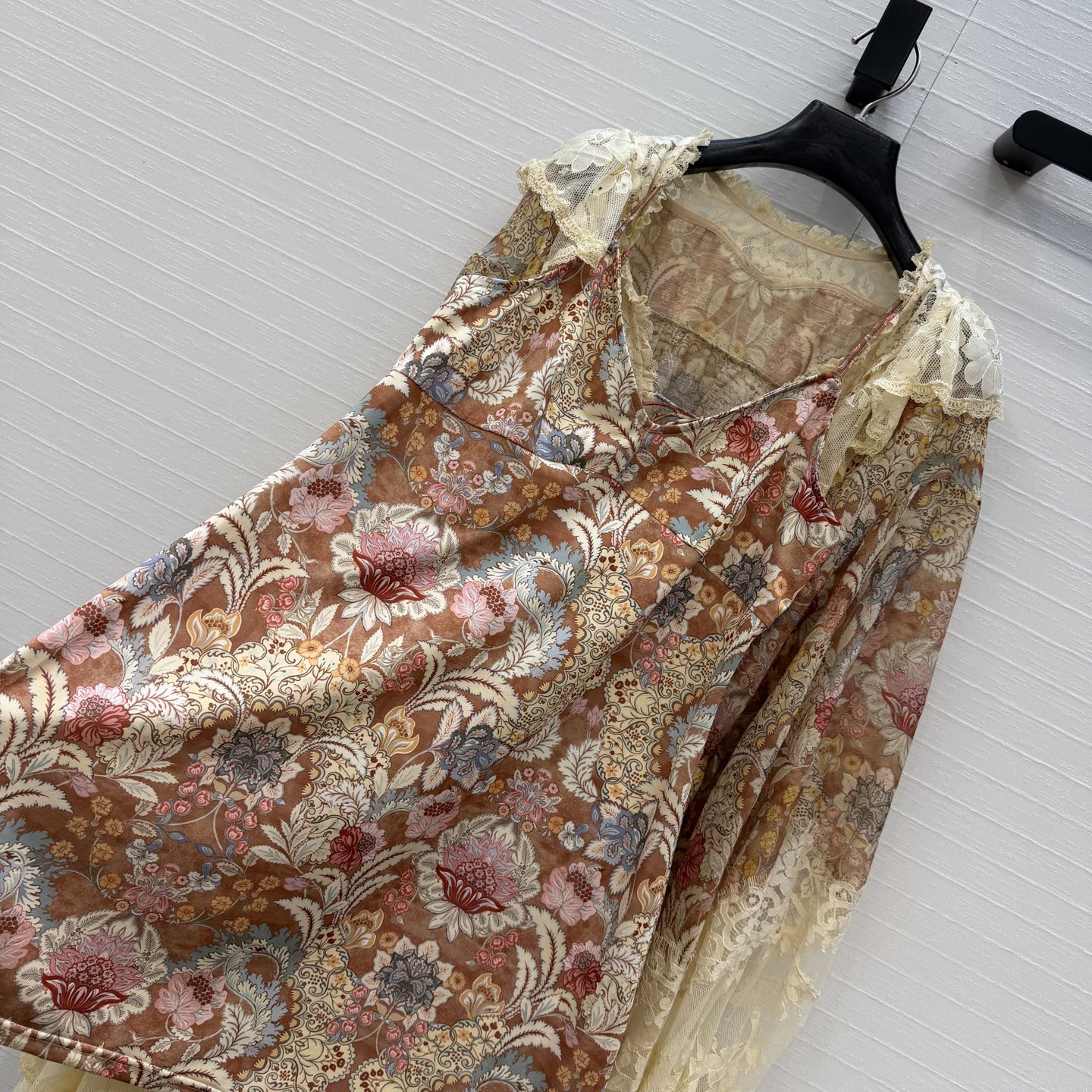 强烈推荐❤️Zm 26早春Rebellion系列蕾丝印花连衣裙，复古印花桑蚕丝亚麻混纺面料，轻盈透气超适