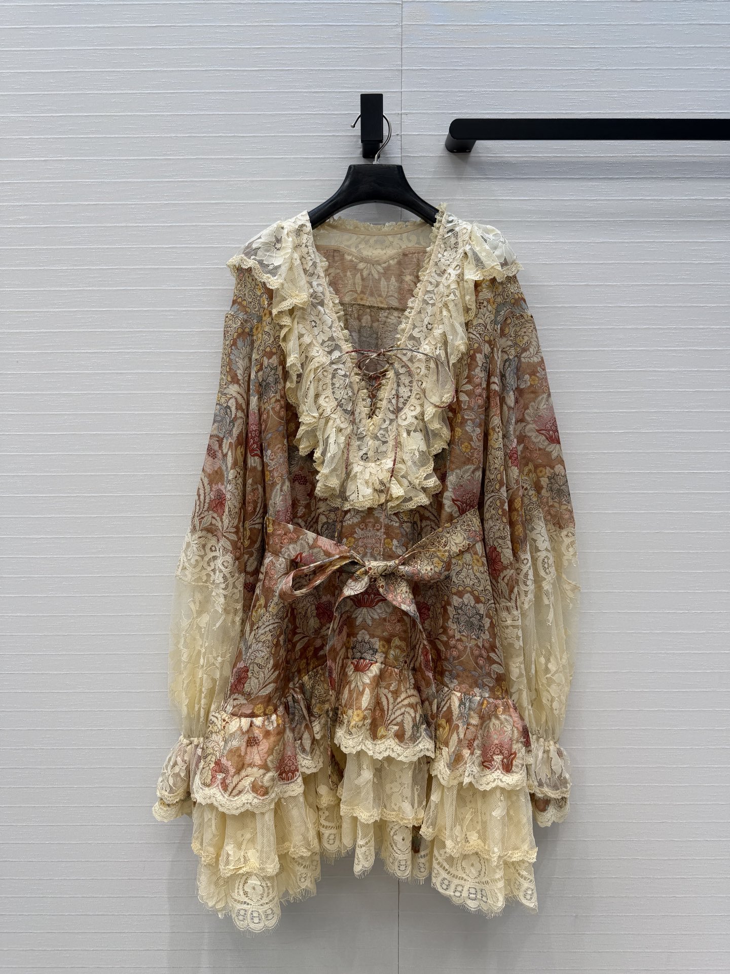 强烈推荐❤️Zm 26早春Rebellion系列蕾丝印花连衣裙，复古印花桑蚕丝亚麻混纺面料，轻盈透气超适