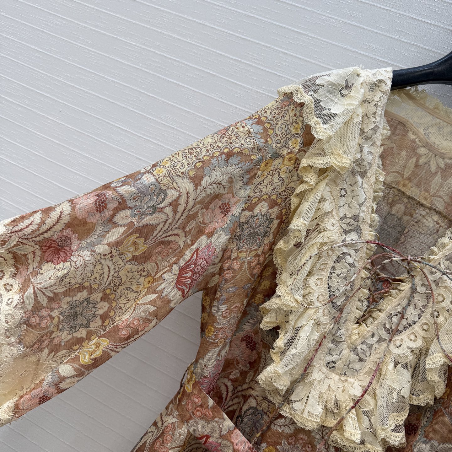 强烈推荐❤️Zm 26早春Rebellion系列蕾丝印花连衣裙，复古印花桑蚕丝亚麻混纺面料，轻盈透气超适