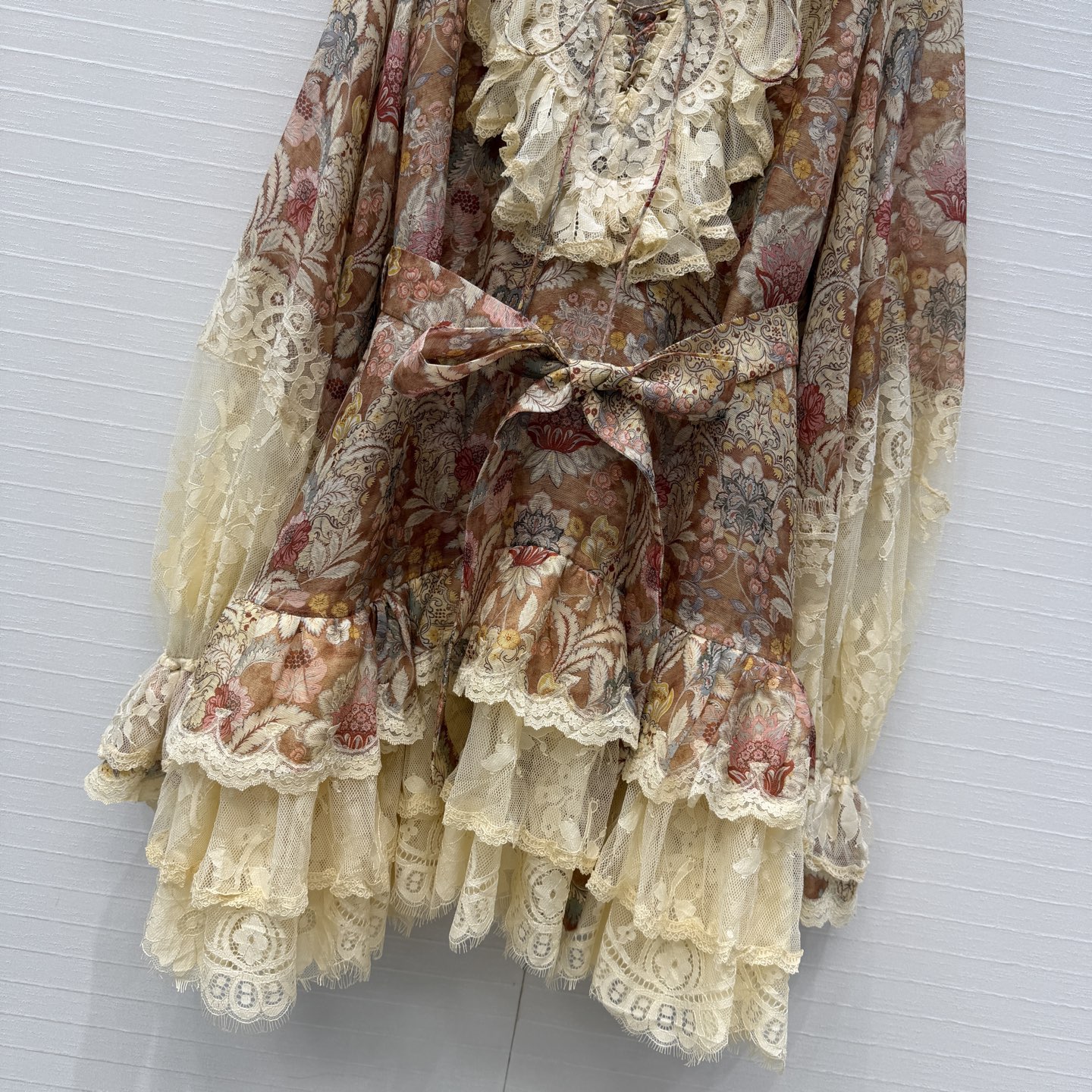 强烈推荐❤️Zm 26早春Rebellion系列蕾丝印花连衣裙，复古印花桑蚕丝亚麻混纺面料，轻盈透气超适