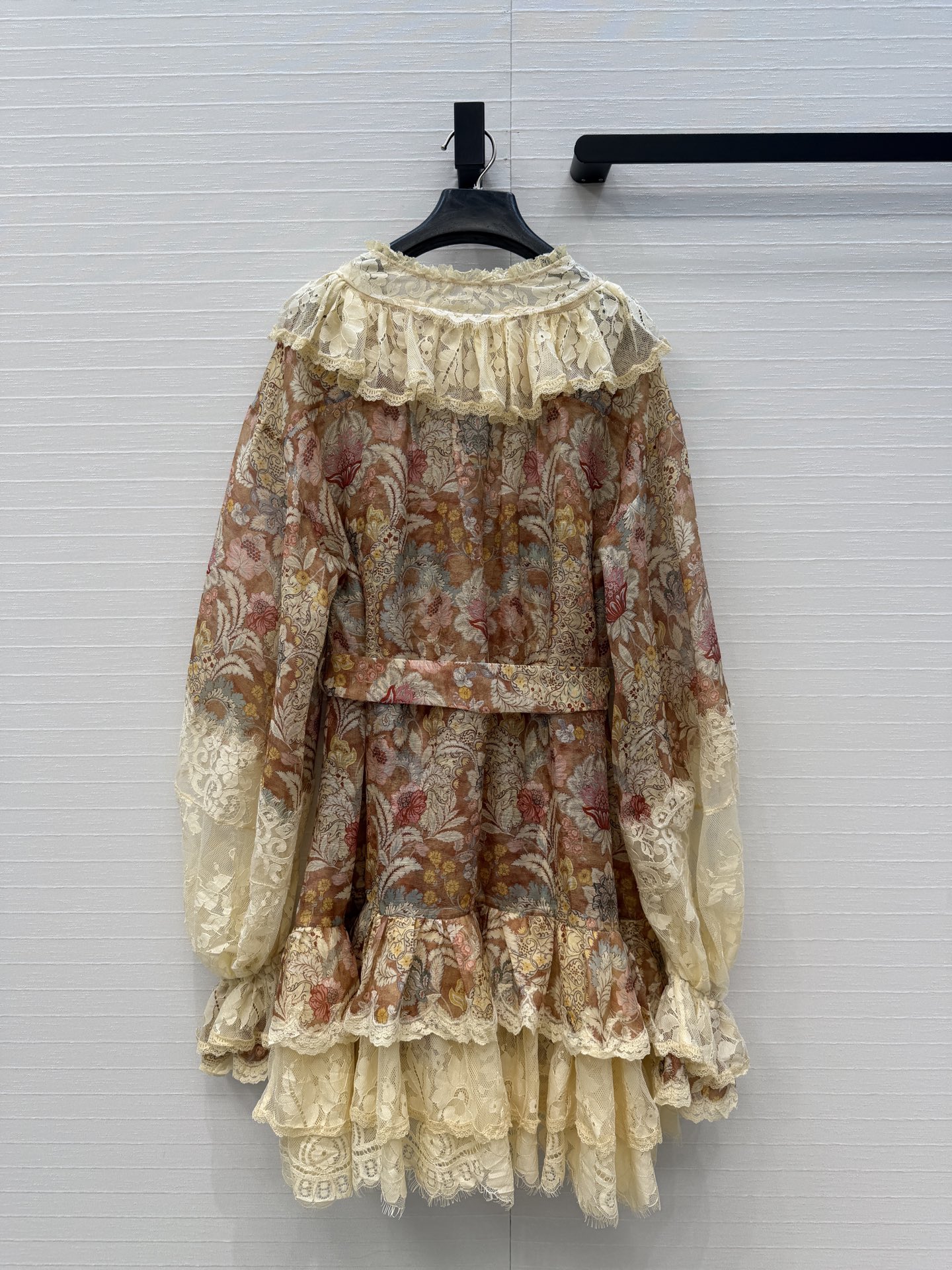 强烈推荐❤️Zm 26早春Rebellion系列蕾丝印花连衣裙，复古印花桑蚕丝亚麻混纺面料，轻盈透气超适