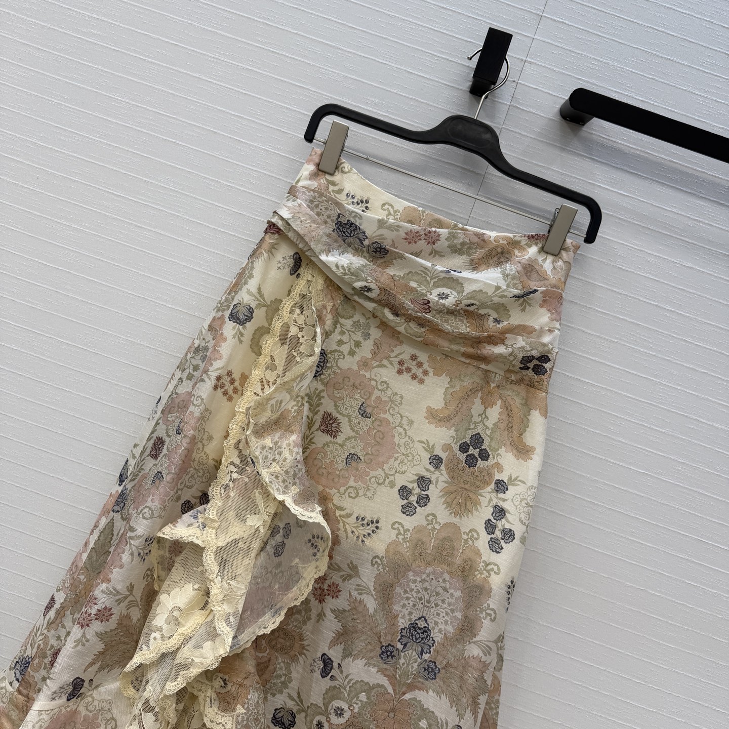 强烈推荐❤️Zm 26早春Rebellion系列蕾丝碎花半身裙，丝麻混纺轻盈透气超适合春夏！法式复古风，