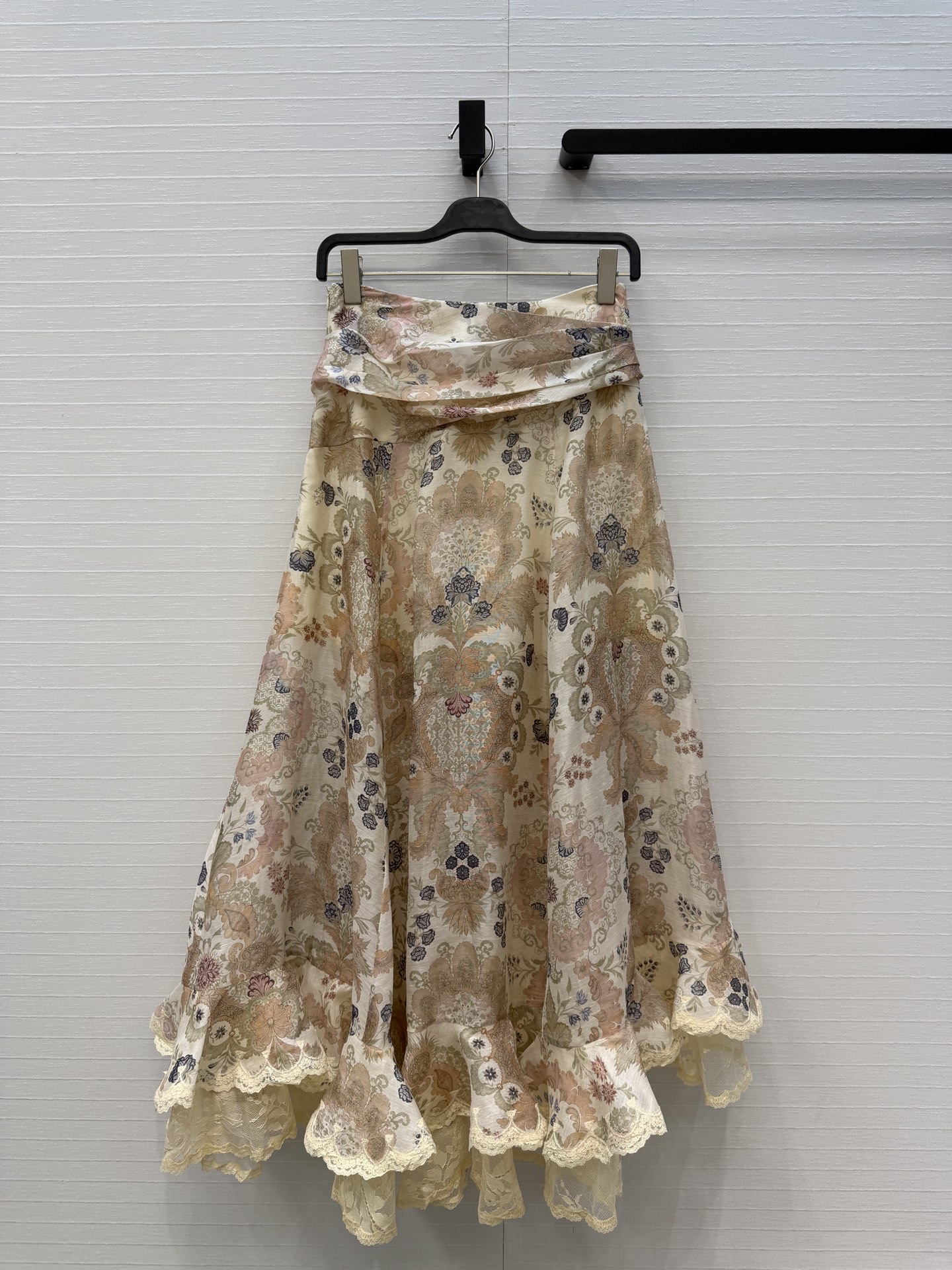 强烈推荐❤️Zm 26早春Rebellion系列蕾丝碎花半身裙，丝麻混纺轻盈透气超适合春夏！法式复古风，