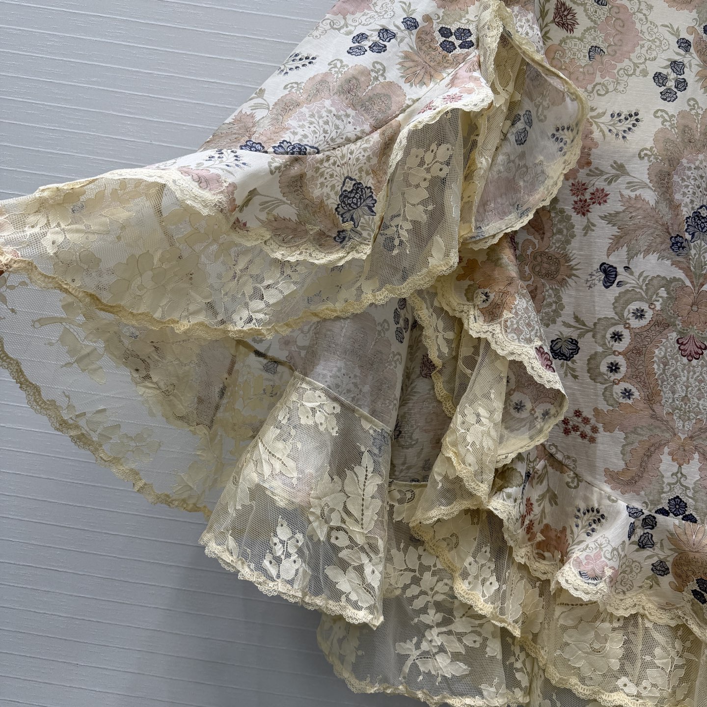 强烈推荐❤️Zm 26早春Rebellion系列蕾丝碎花半身裙，丝麻混纺轻盈透气超适合春夏！法式复古风，