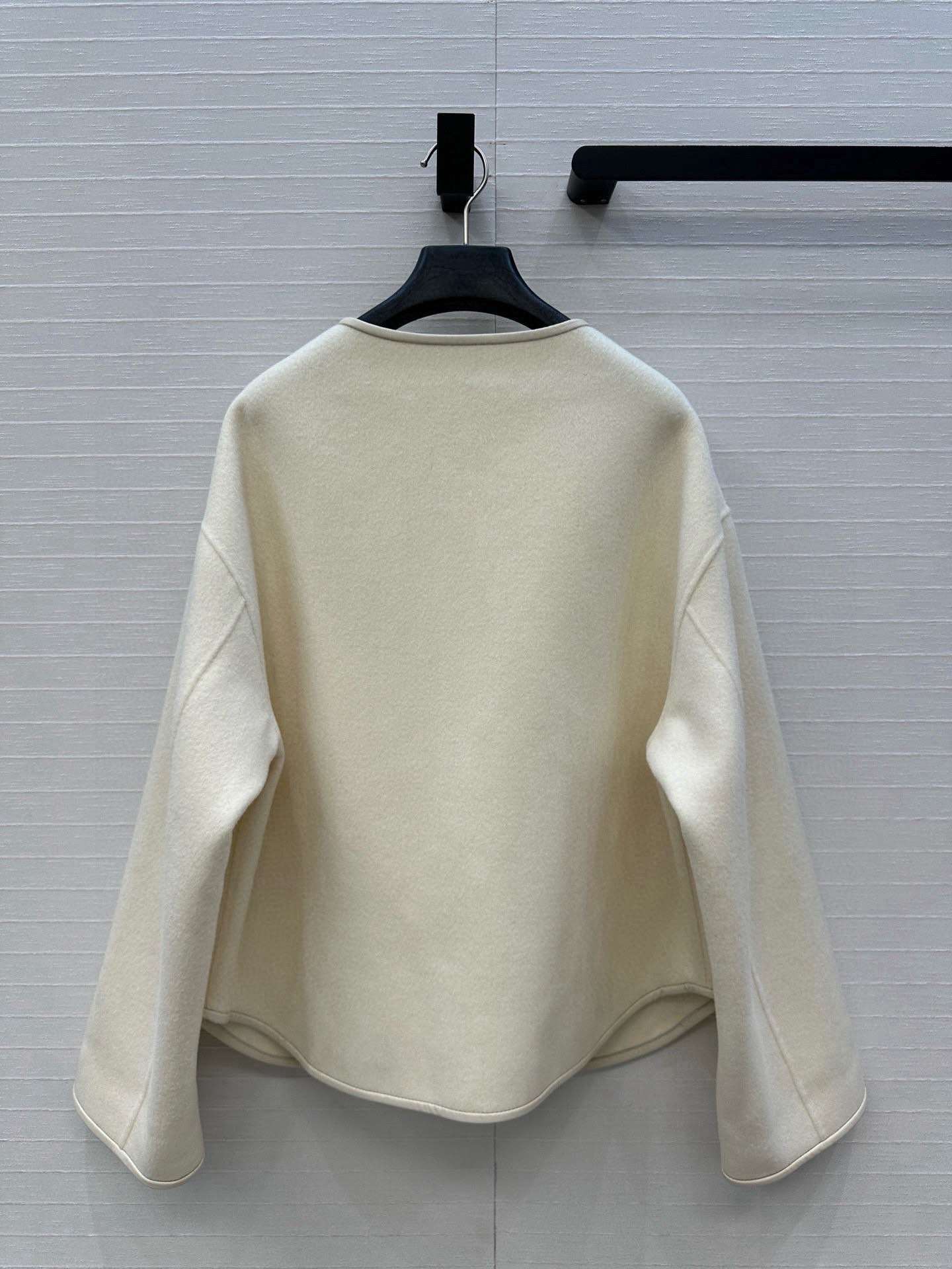 独家首发❤️H 马家新品手工羊毛廓形夹克外套！100%小羊皮菱格纹绗缝翻扣大口袋装饰，小羊皮拼接包边工艺