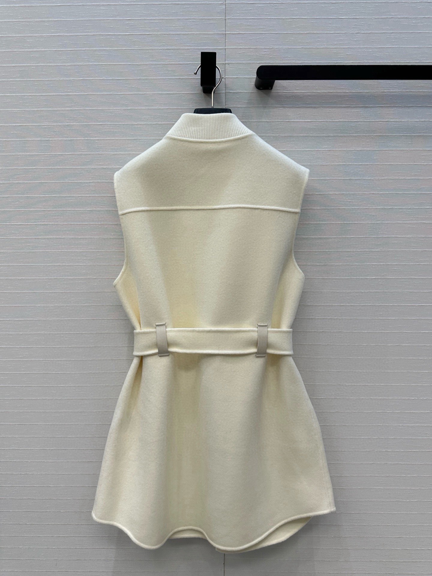 独家首发！H马家新品手工羊毛拉链连衣裙！100%小羊皮菱格纹绗缝翻扣大口袋装饰，小羊皮拼接包边工艺，针织